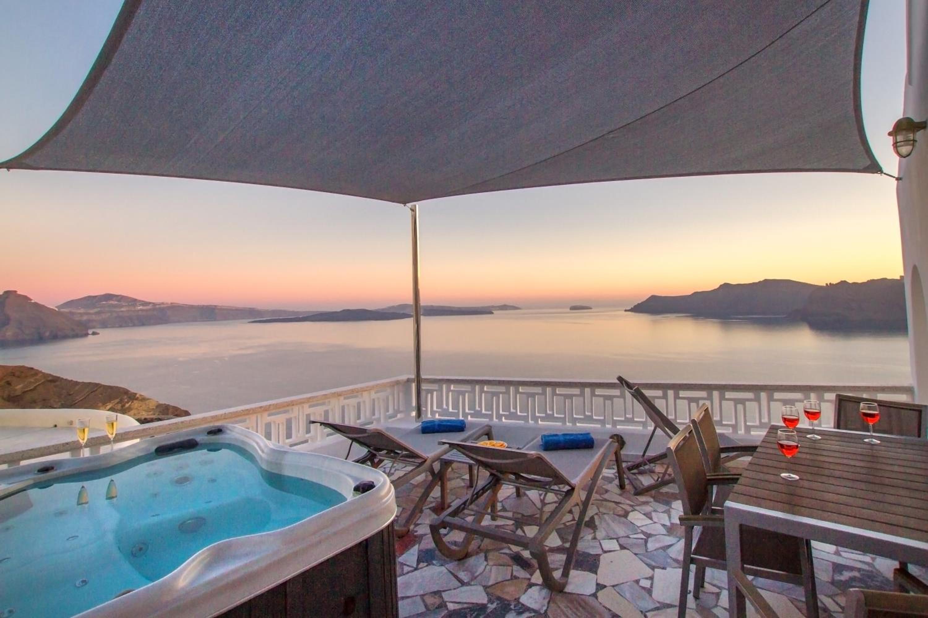 Deluxe Villa with Caldera View photo 2