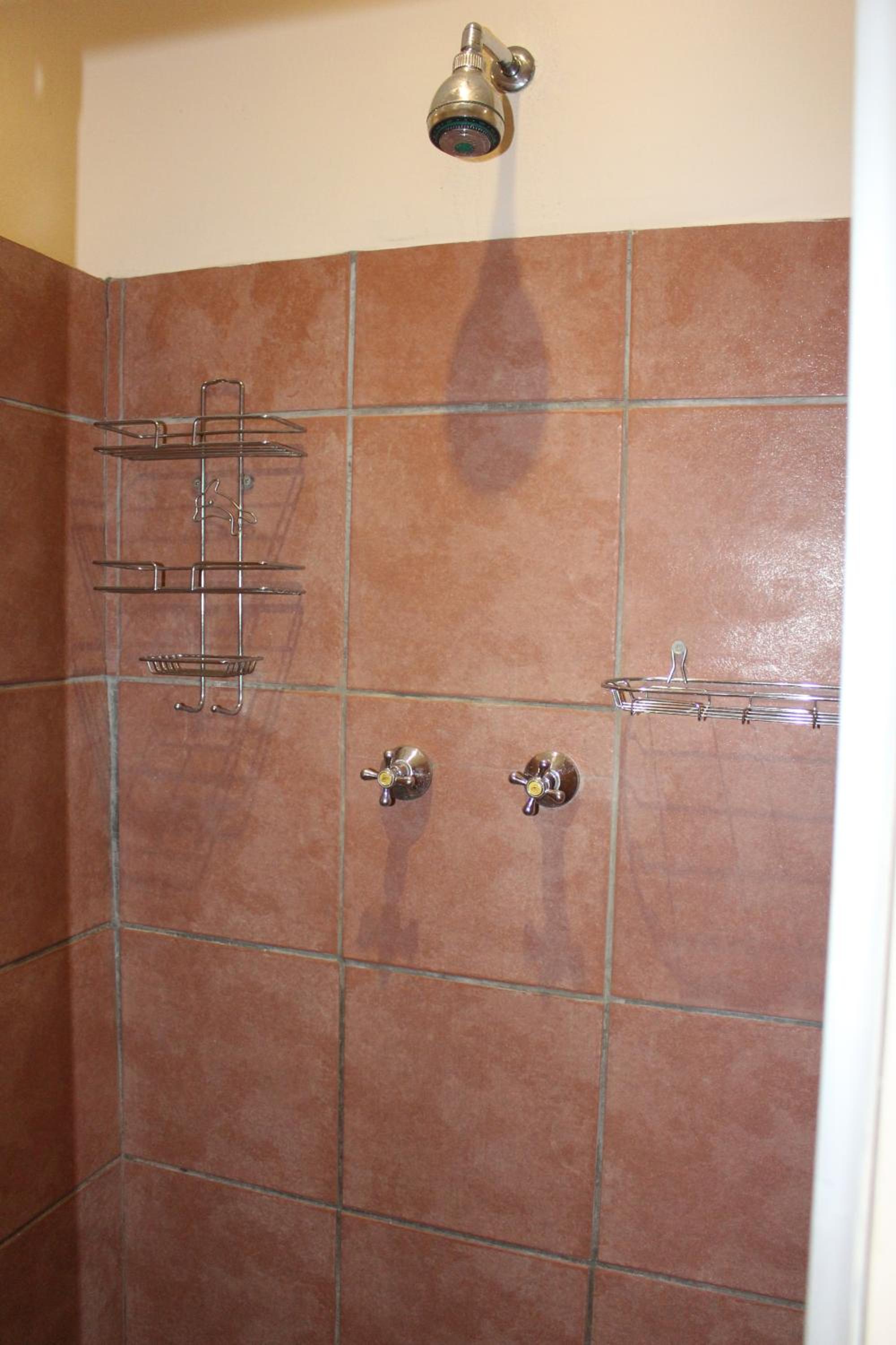 One-Bedroom House - Photo 5
