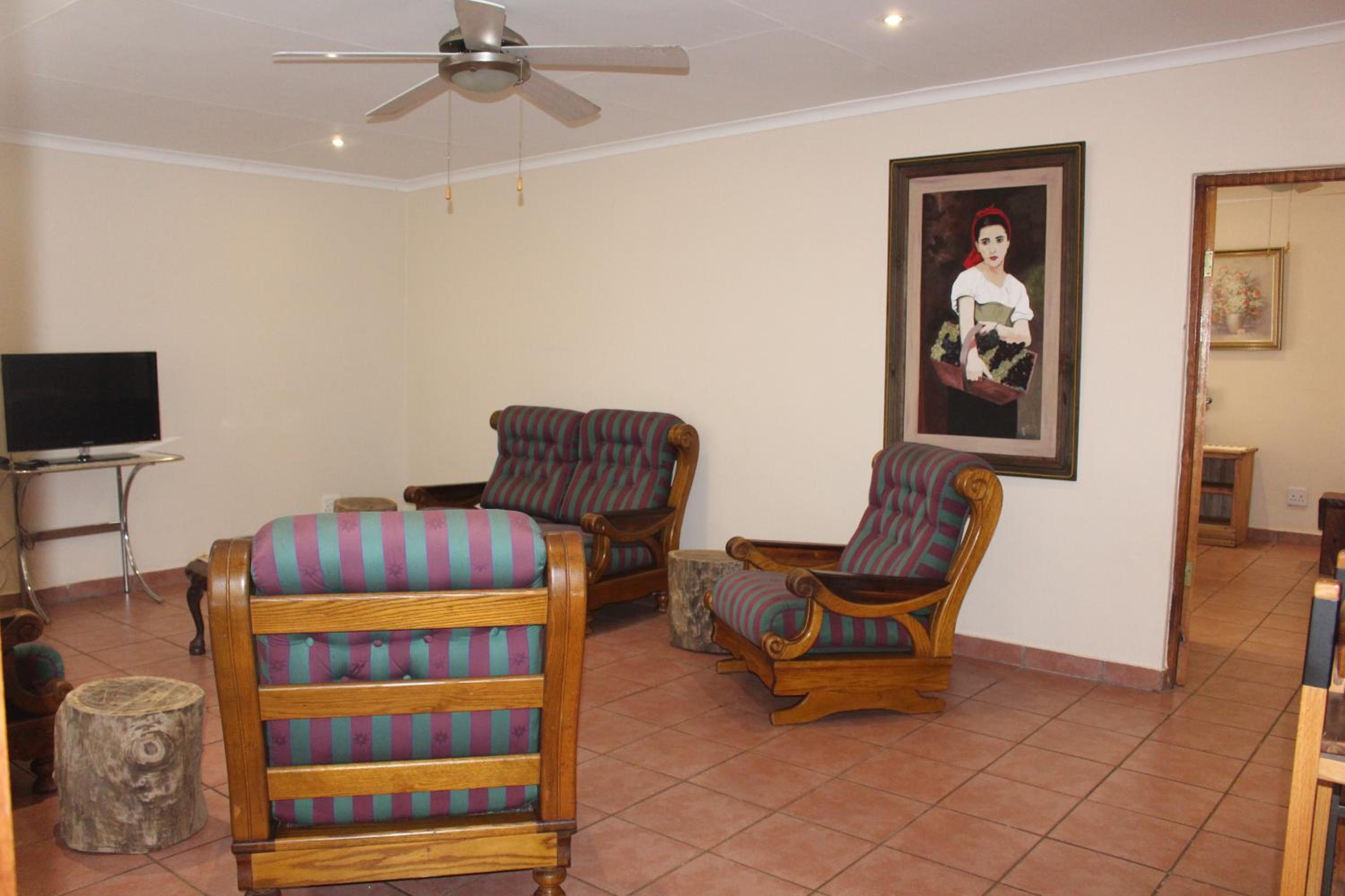 One-Bedroom House - Photo 12