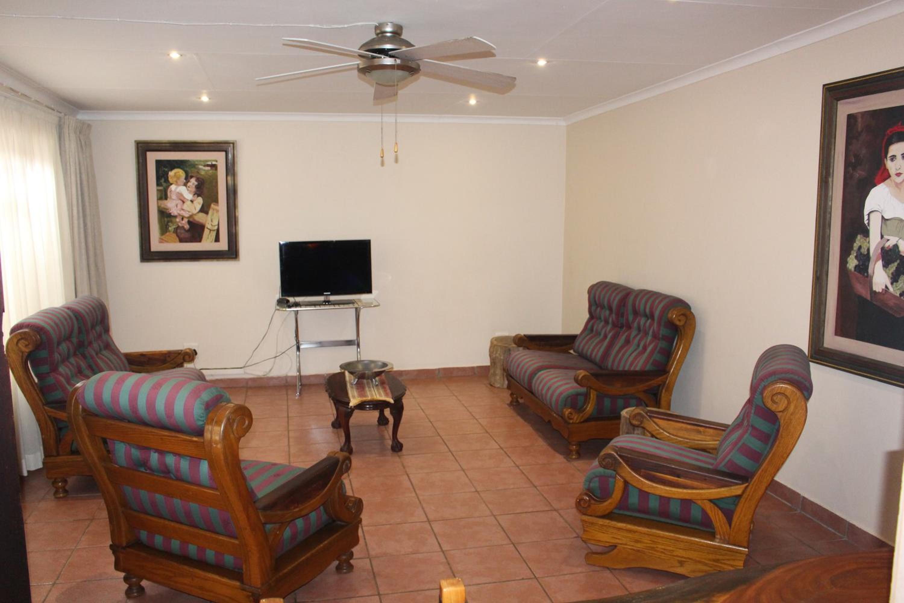 One-Bedroom House - Photo 10