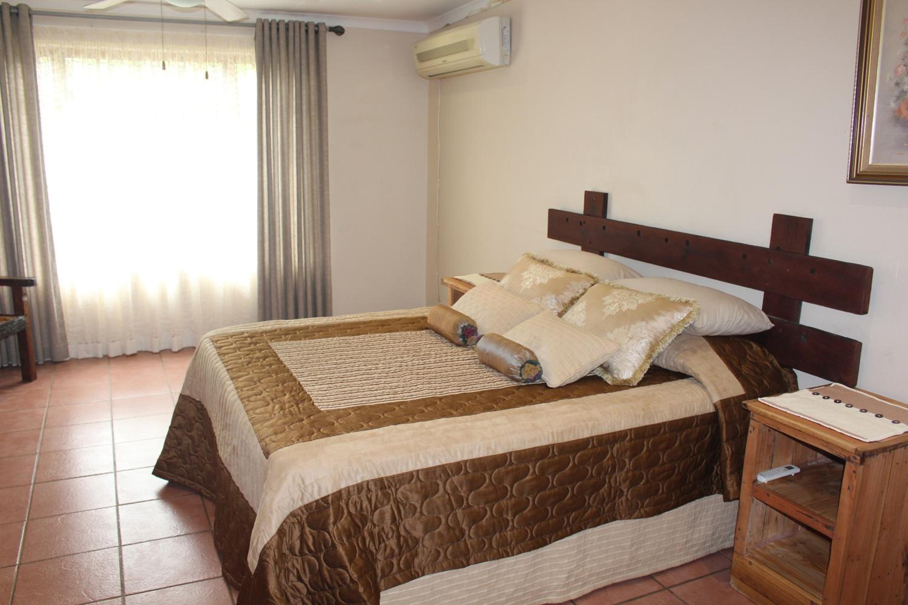 One-Bedroom House - Photo 24