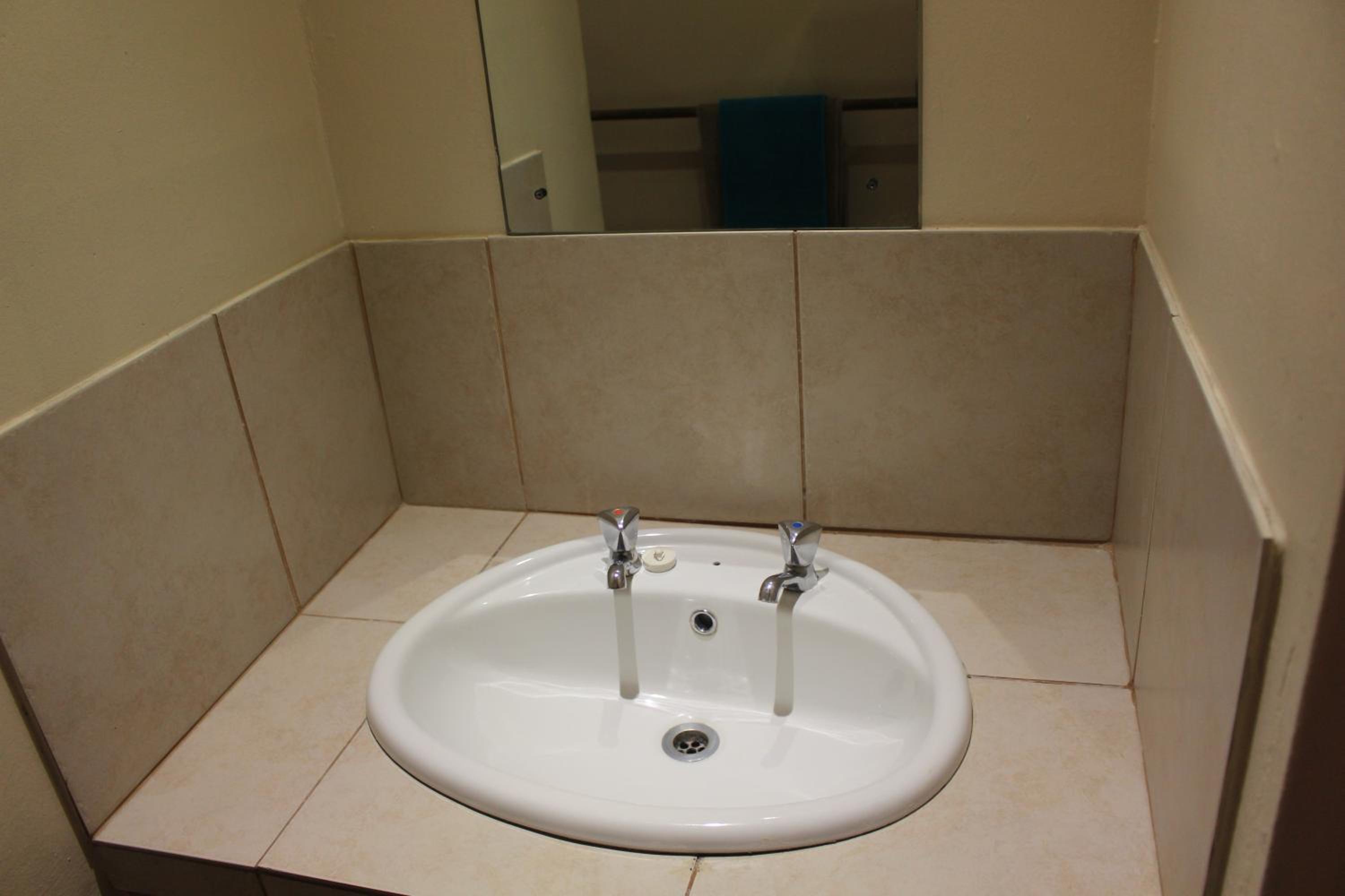 One-Bedroom House - Photo 13