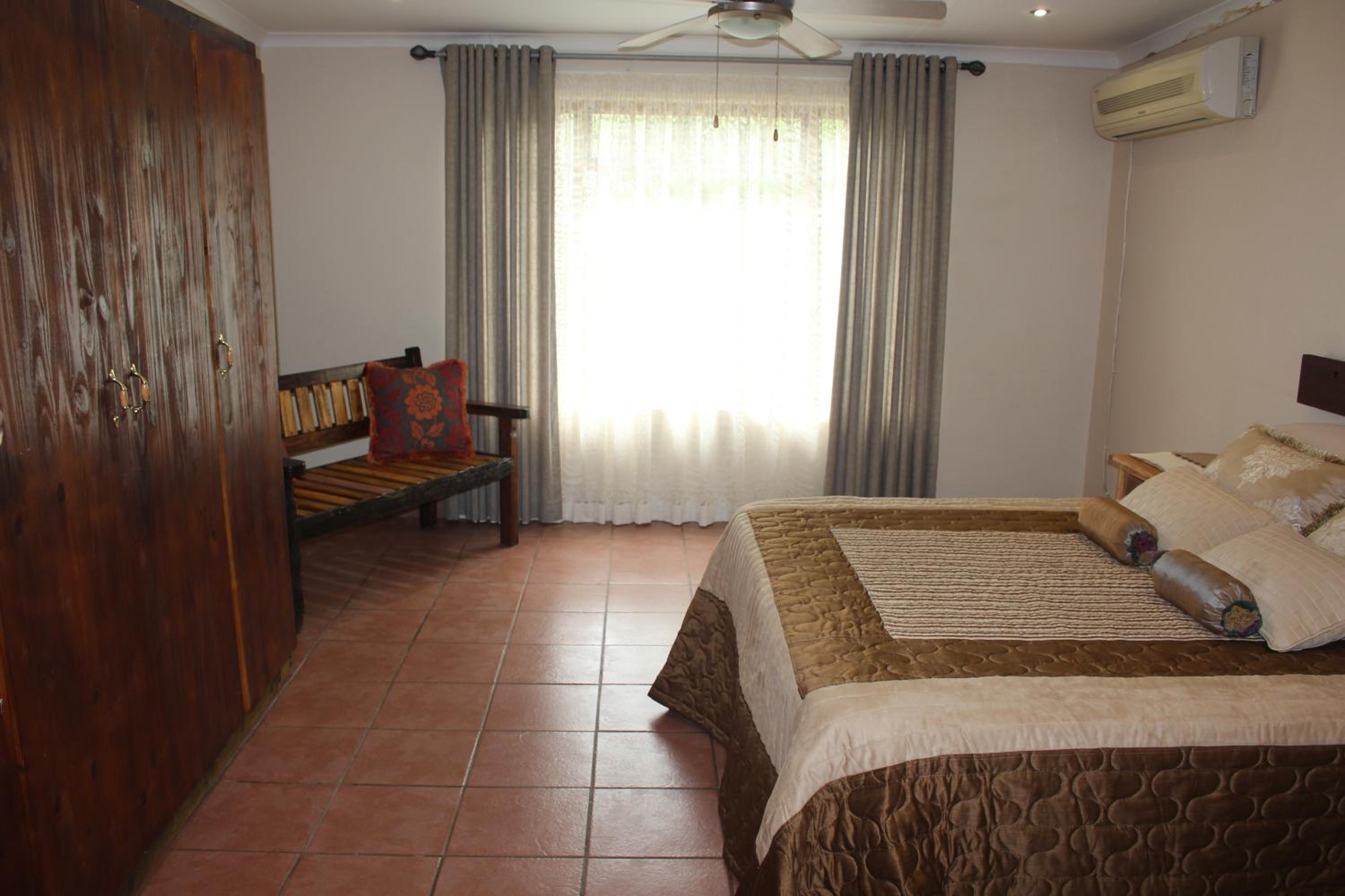 One-Bedroom House - Photo 7