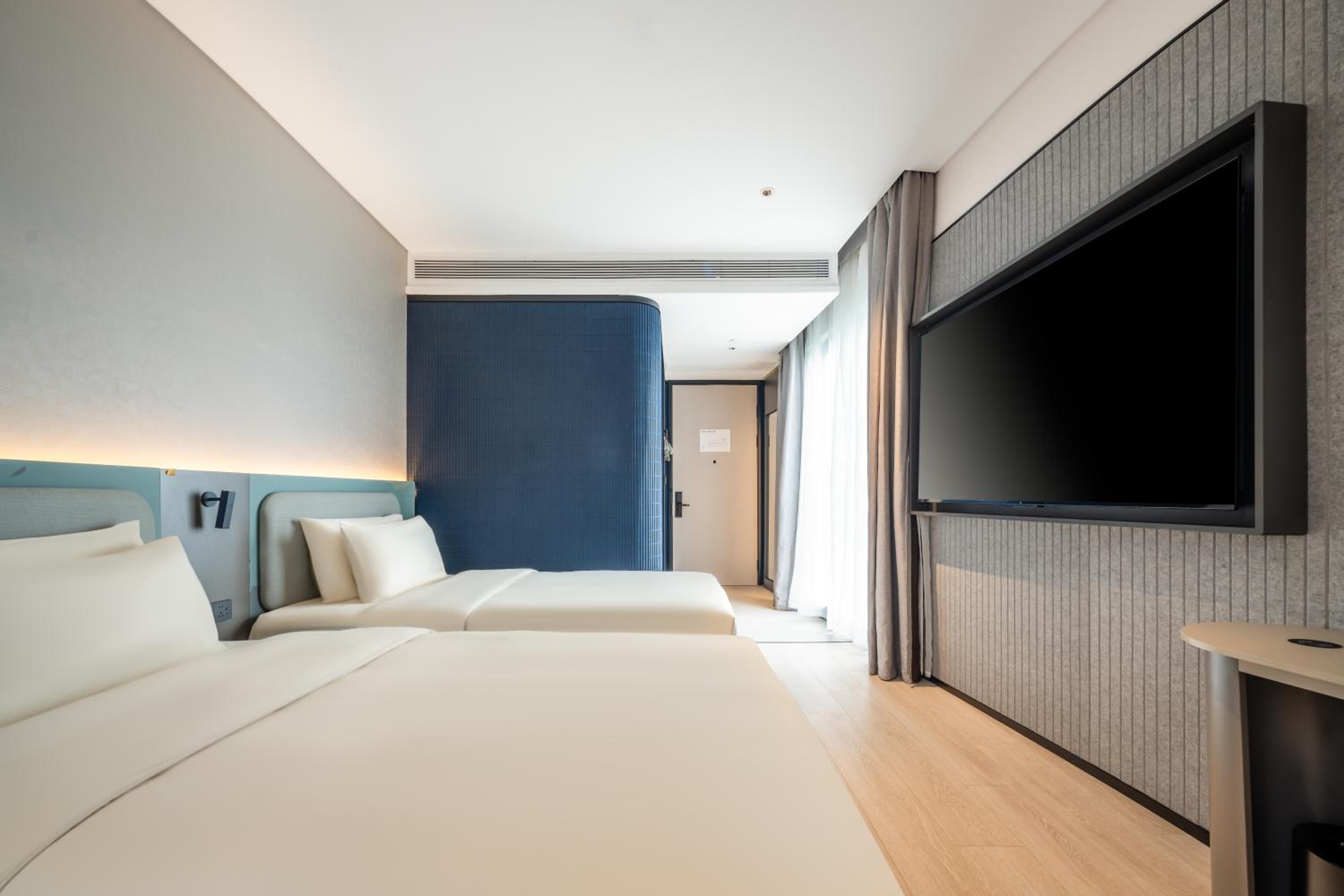 Deluxe Double or Twin Room with Garden View photo 3