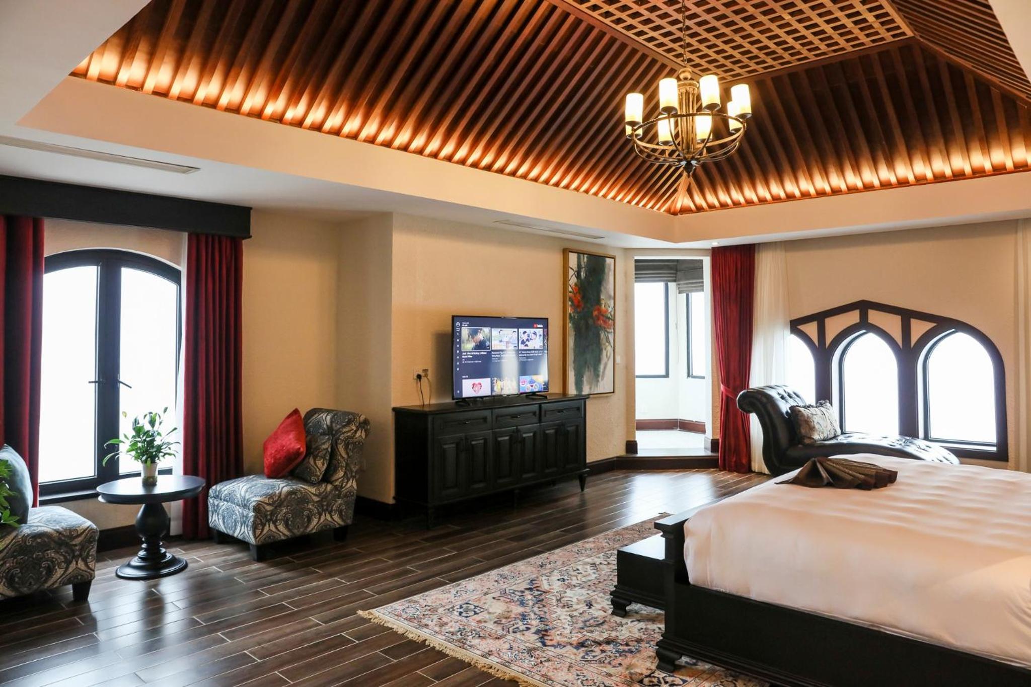 Presidential Suite thumbnail 6