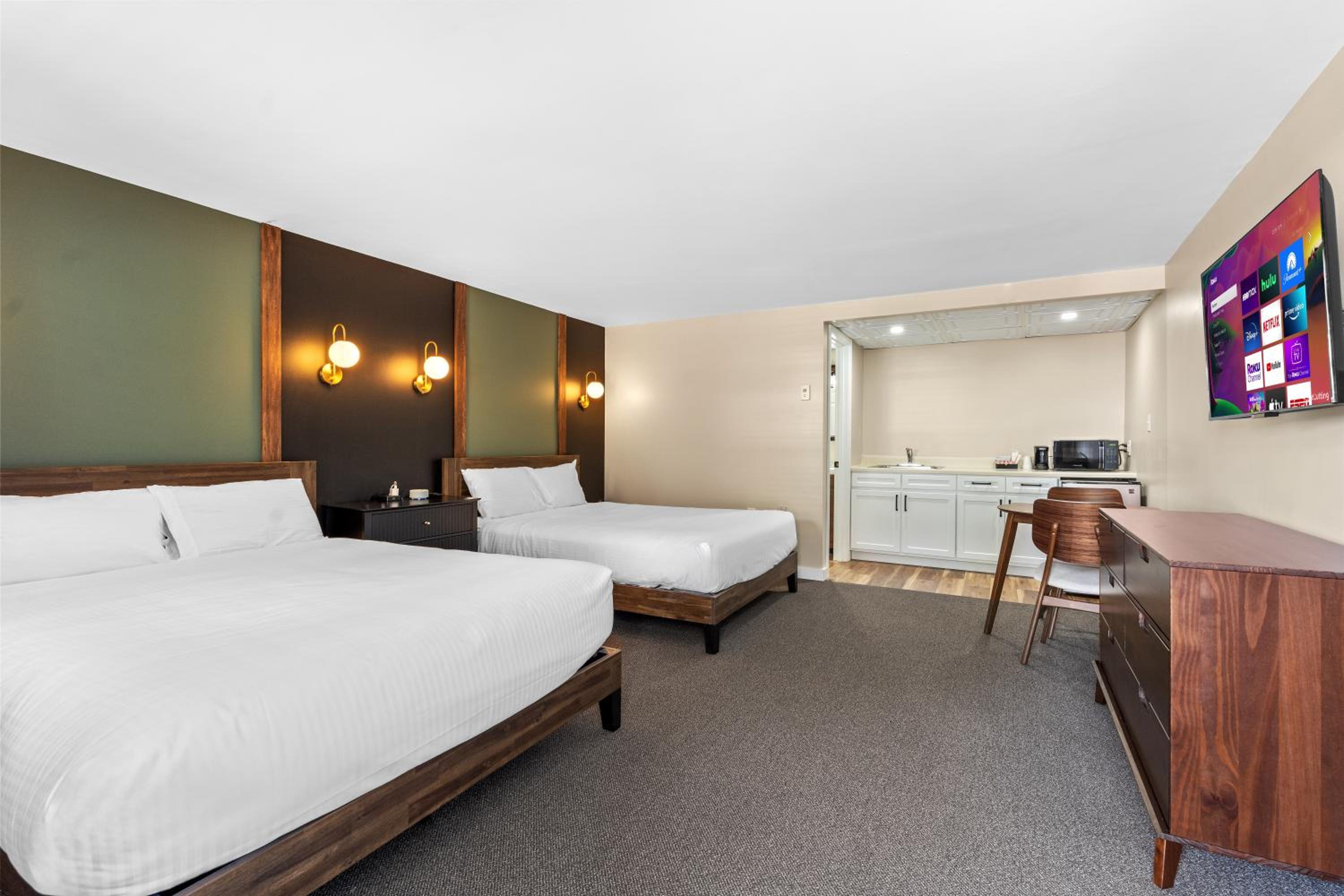 Deluxe Queen Room photo 2