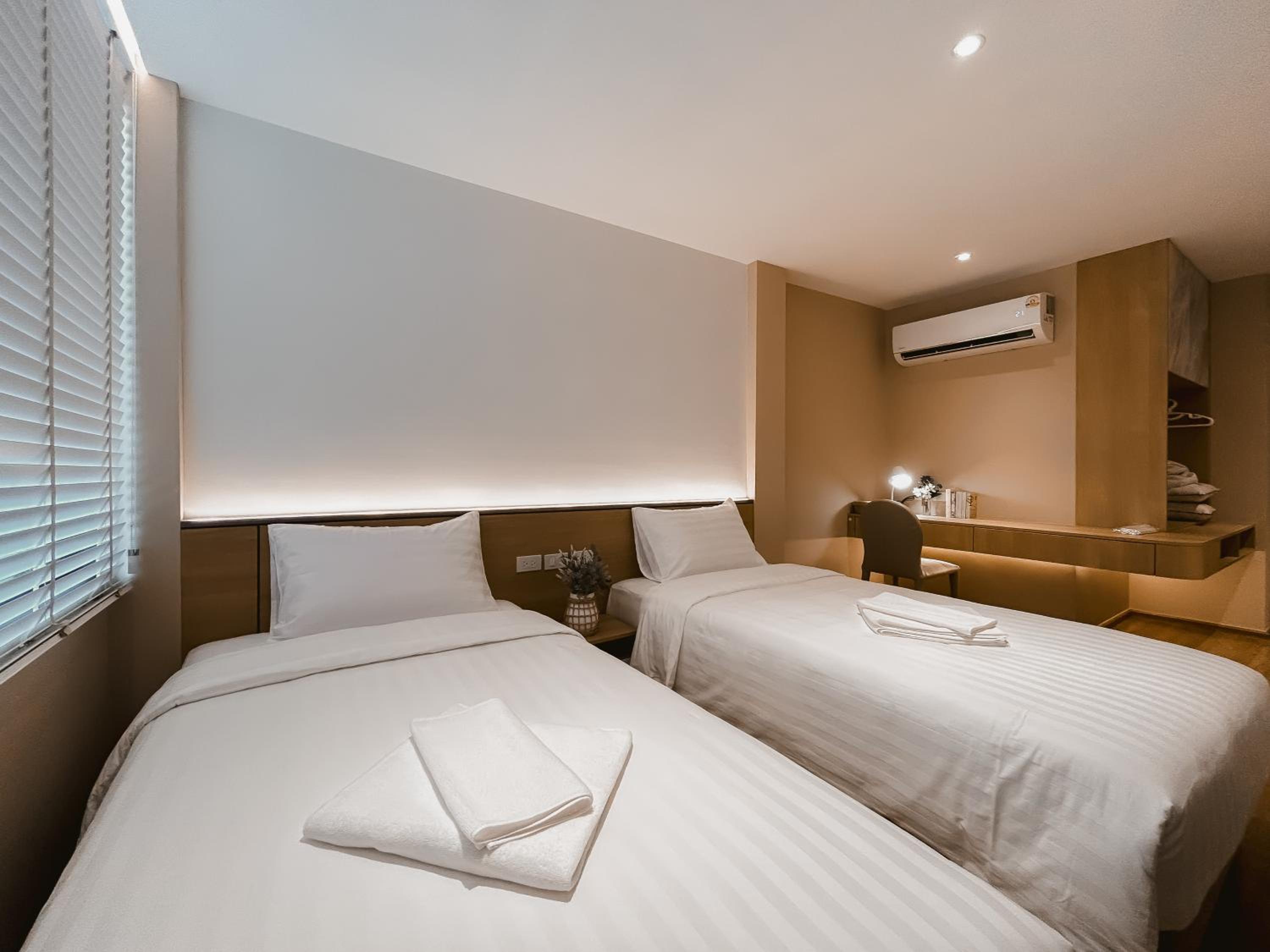 Twin Room with City View photo 2