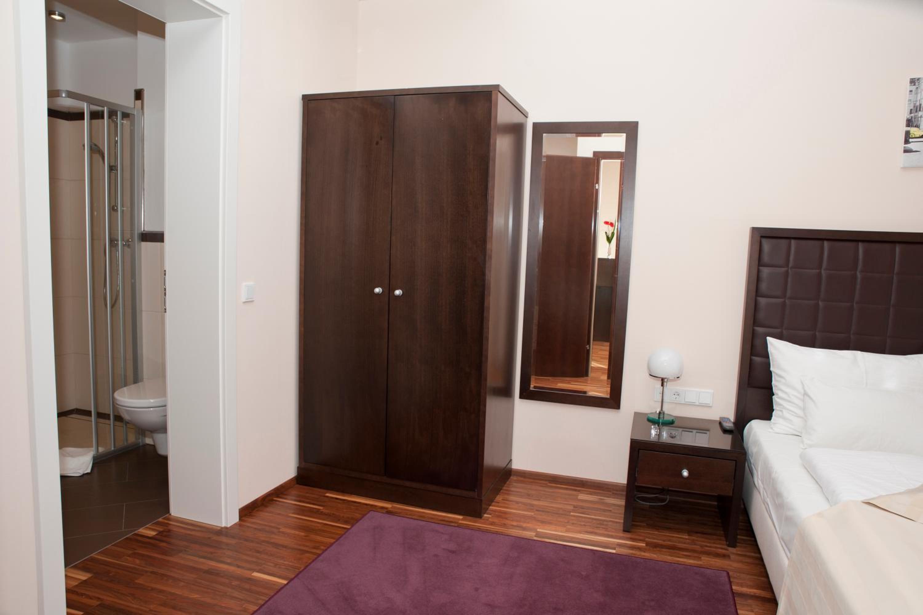 Suite with Balcony - Photo 9