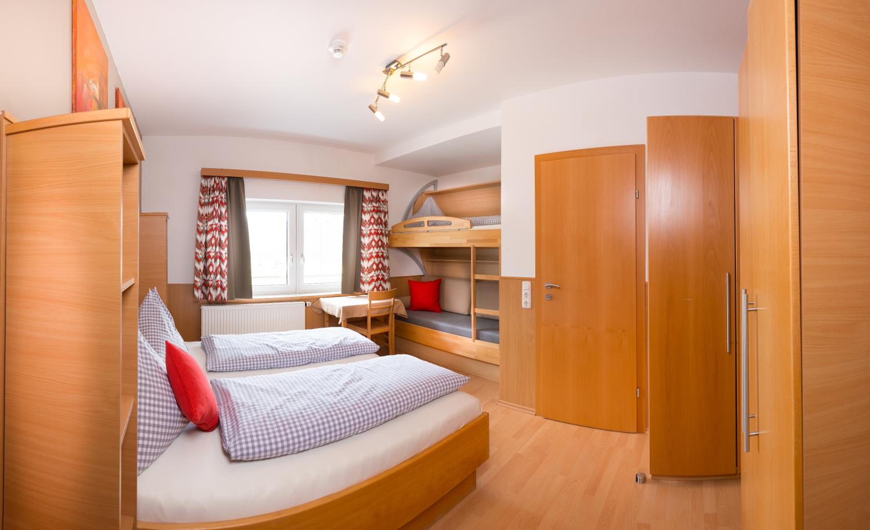 Apartment (4 Adults + 4 Children)