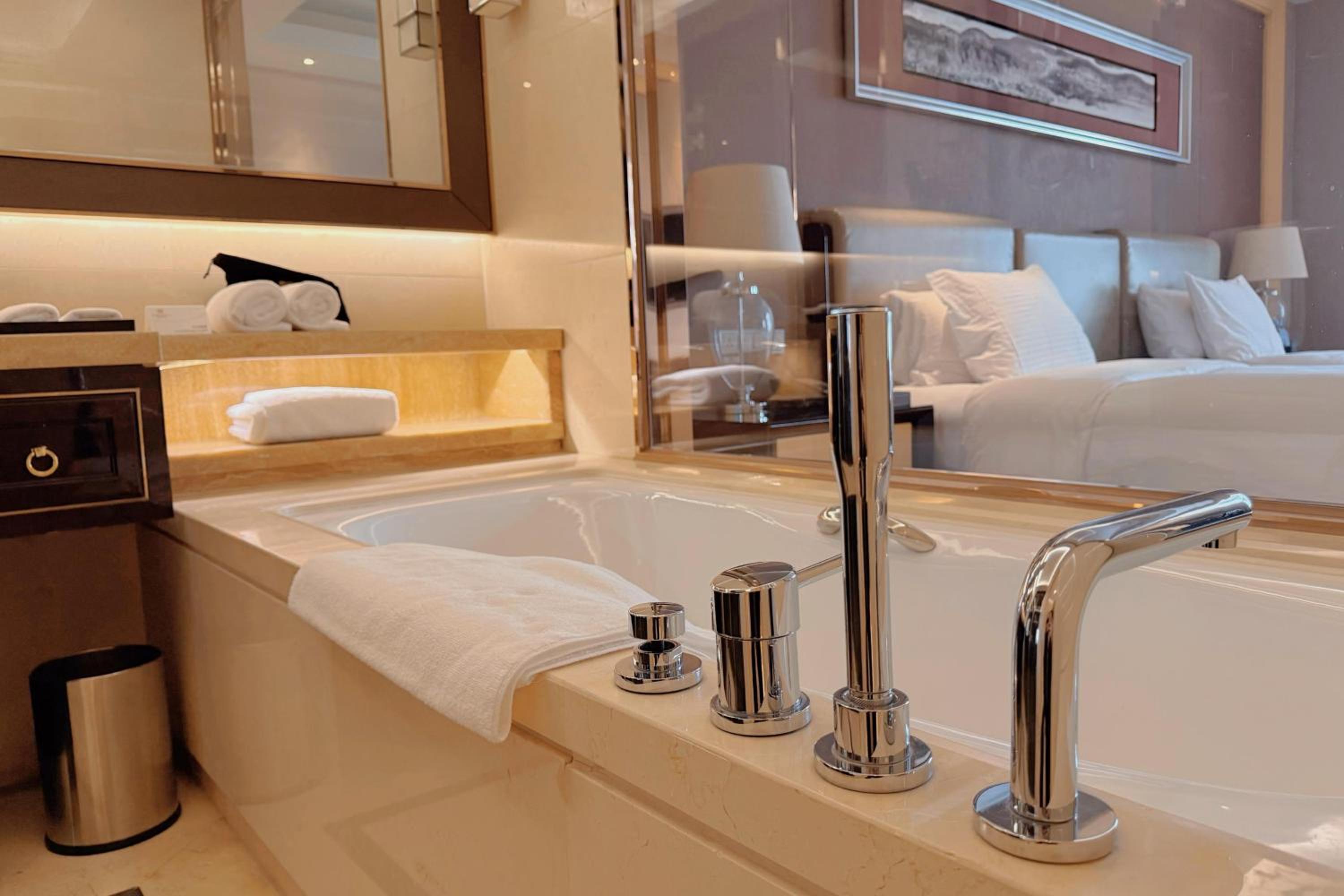 Deluxe Double Room with Bath photo 1