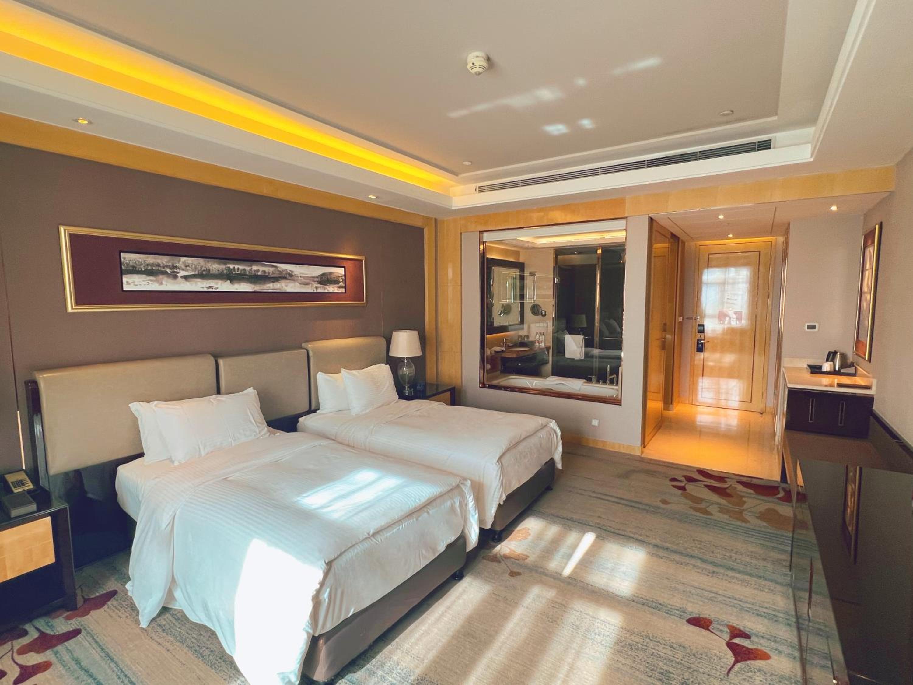 Deluxe Double Room with Bath photo 3