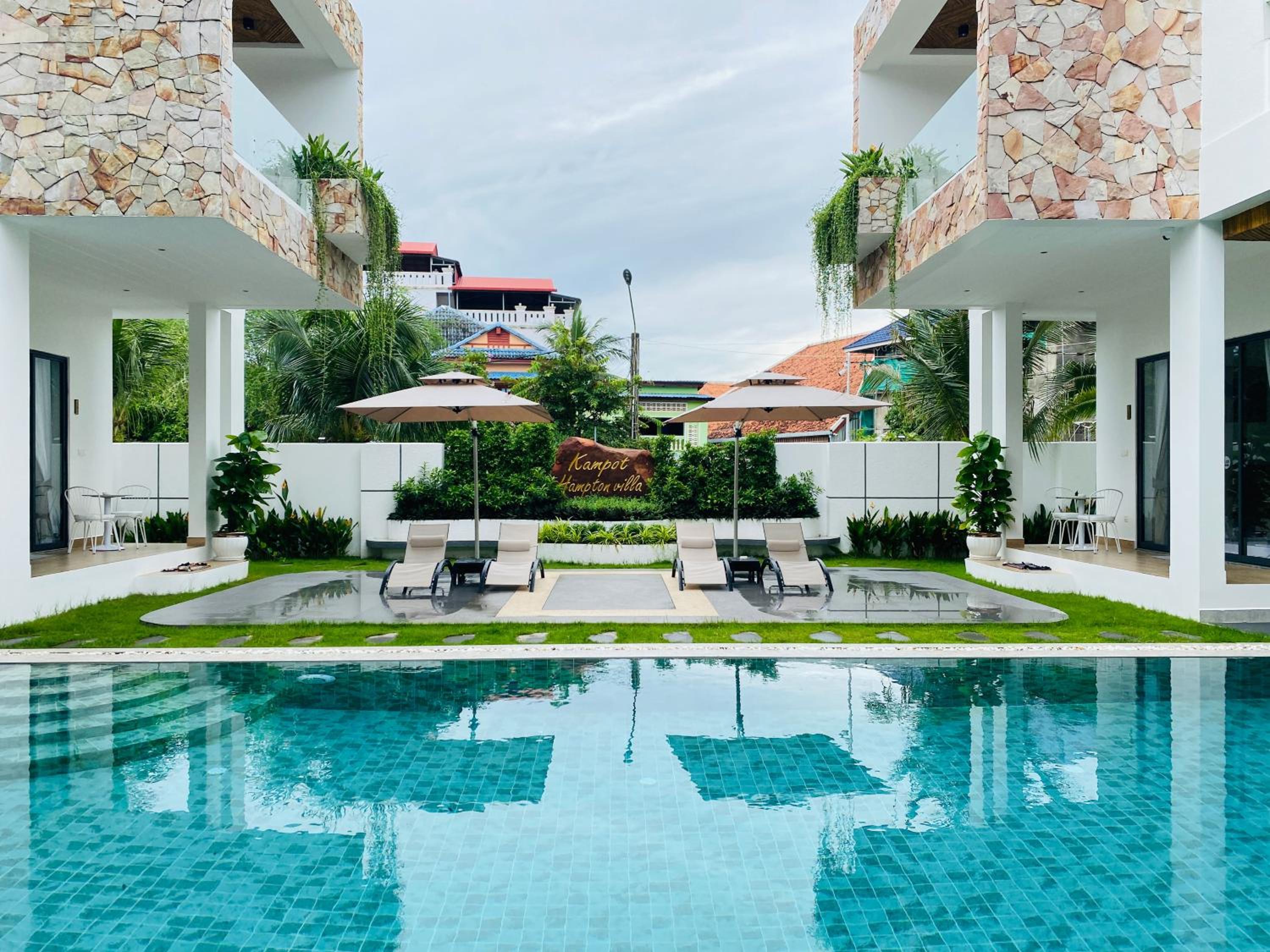 Junior Suite with Pool View