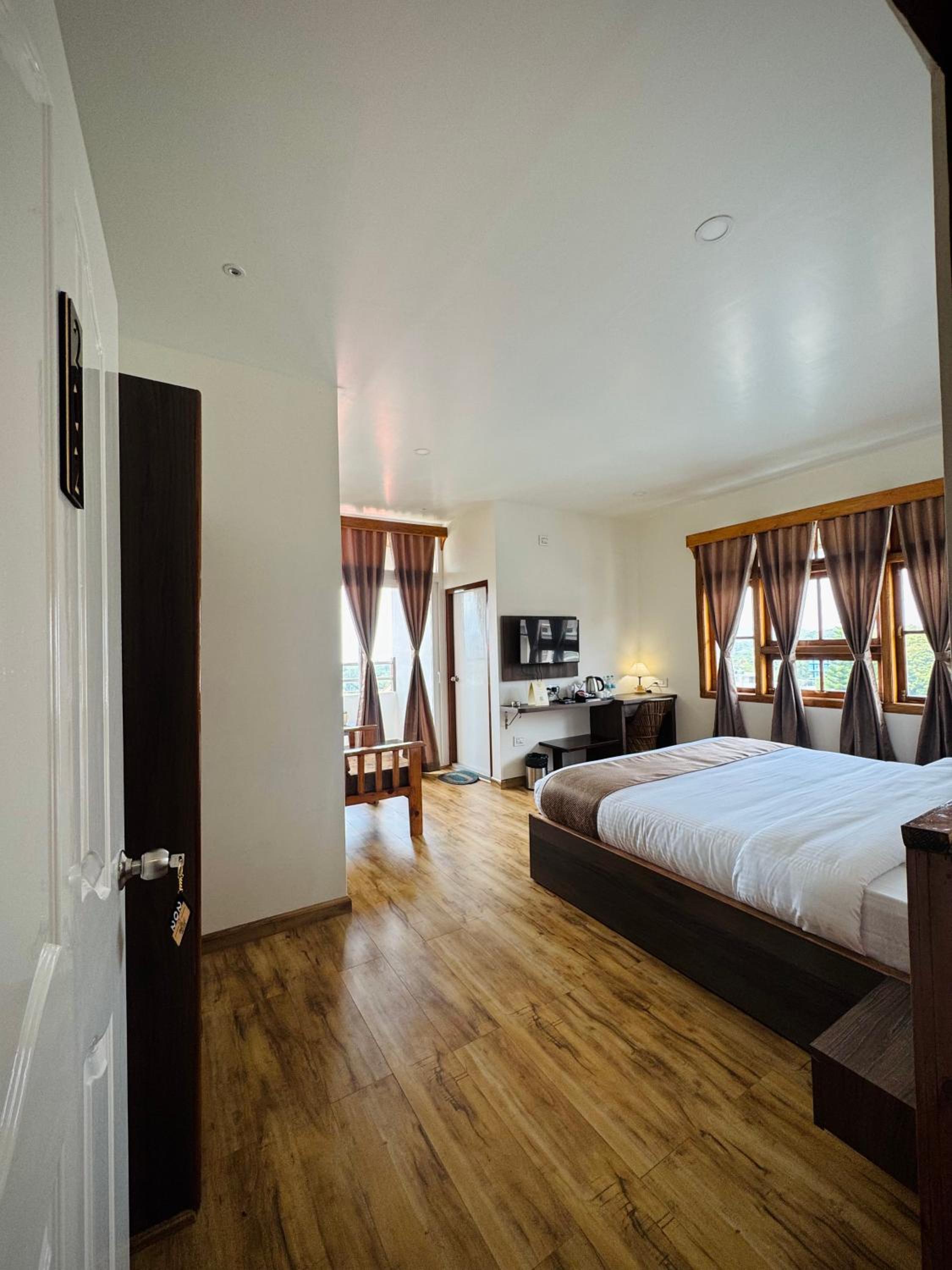 King Room with Balcony photo 1