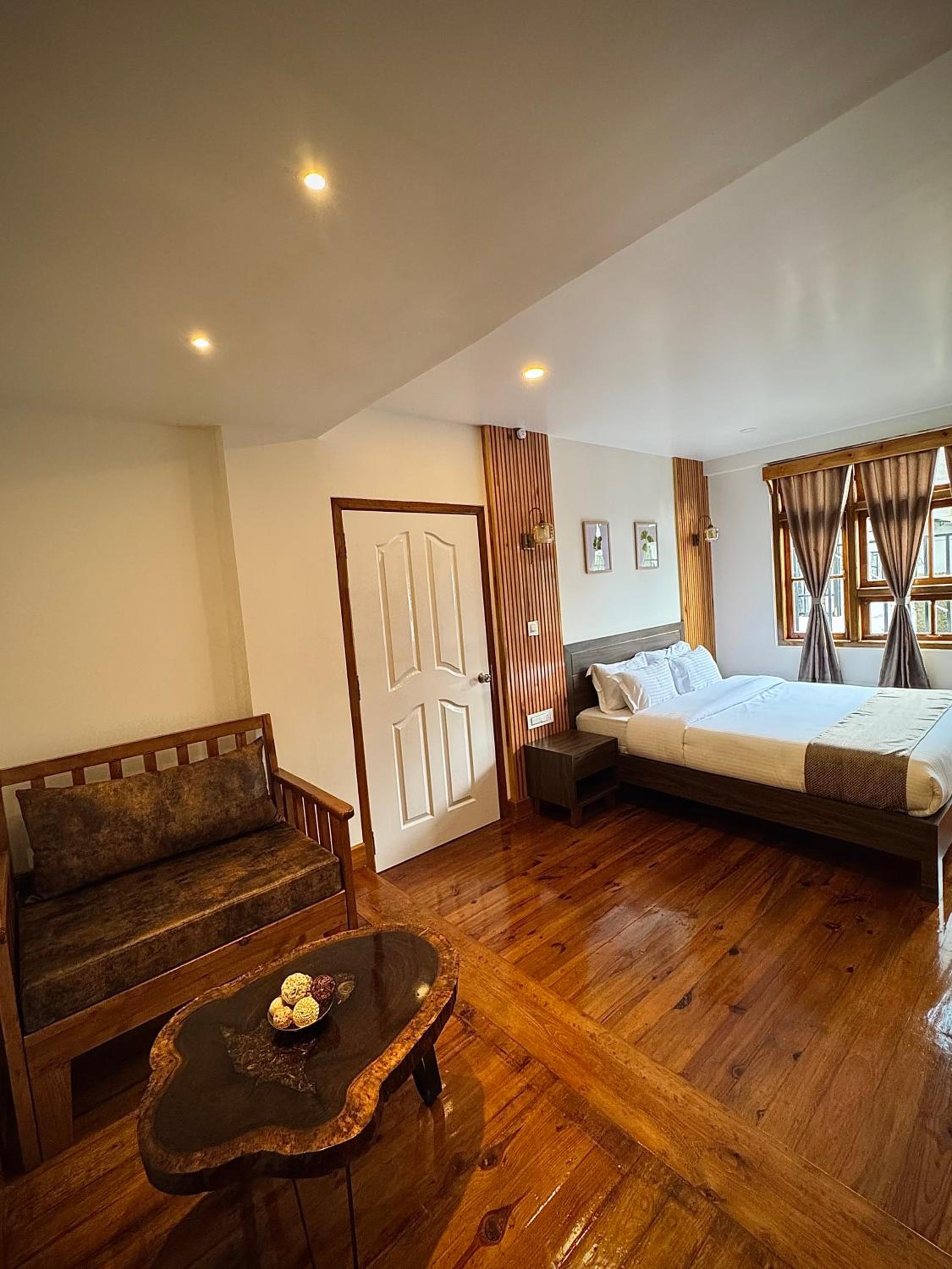 Queen Room with Balcony photo 1