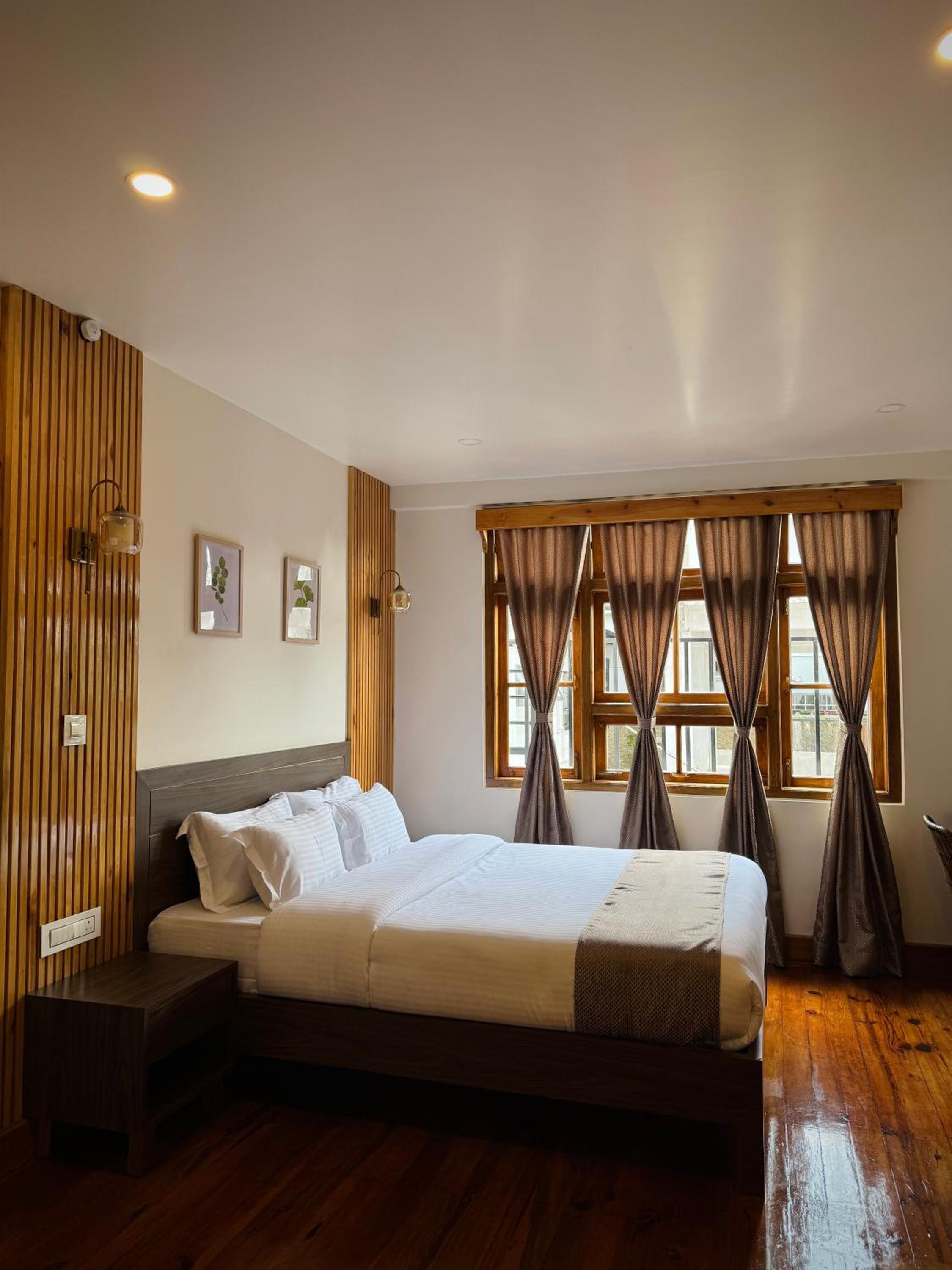 Queen Room with Balcony photo 1
