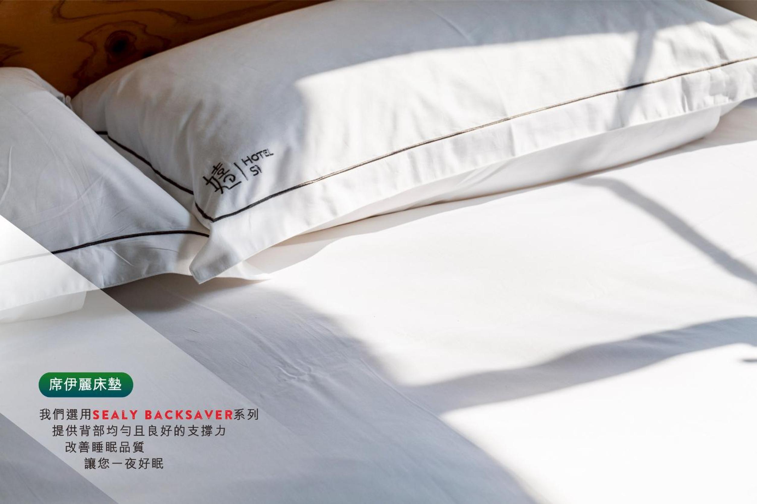 Deluxe Double Room with Two Double Beds - Photo 10
