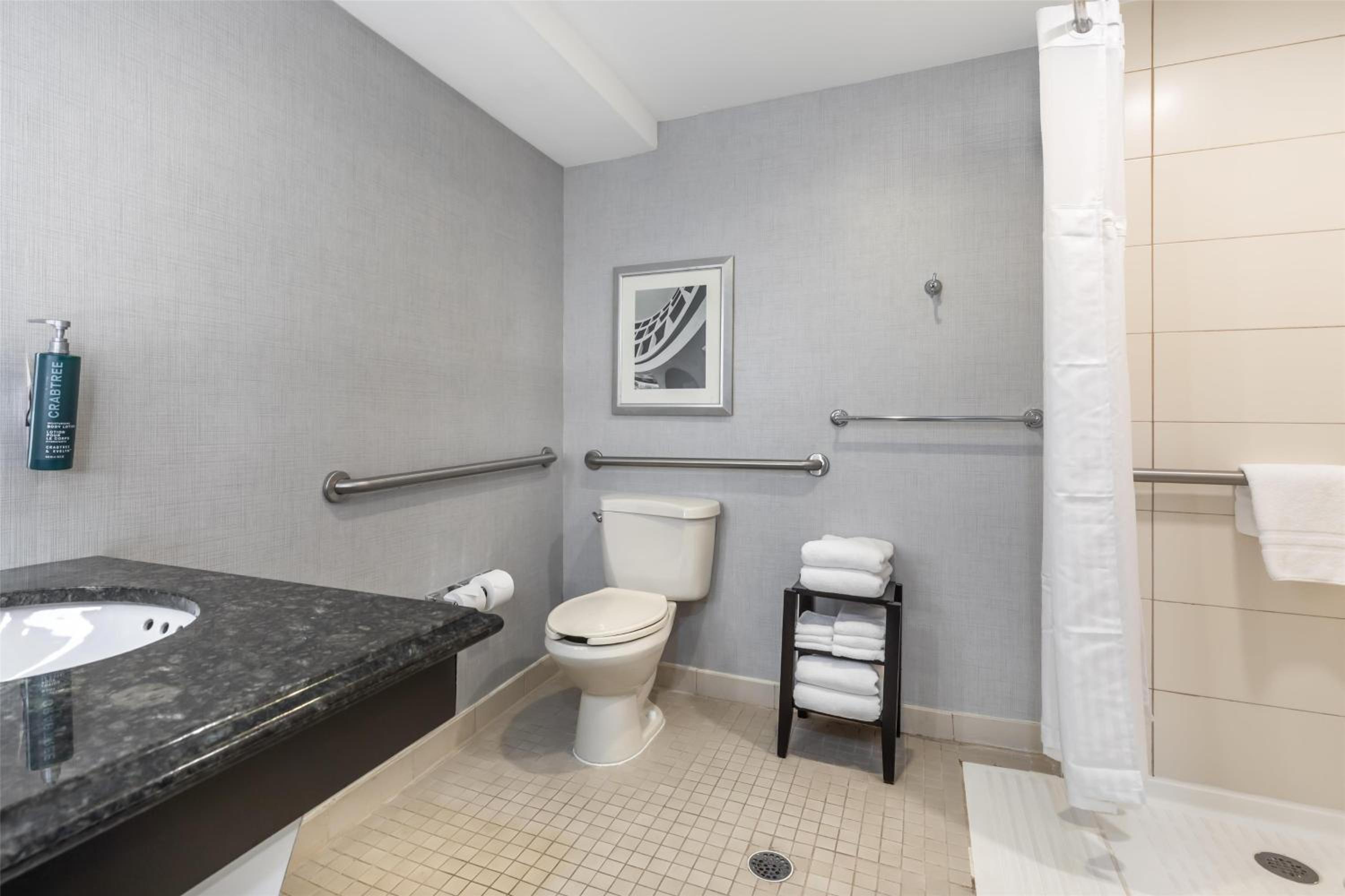 Queen Room with Two Queen Beds and Roll-In Shower - Mobility and Hearing Access/Non-Smoking - Photo 3