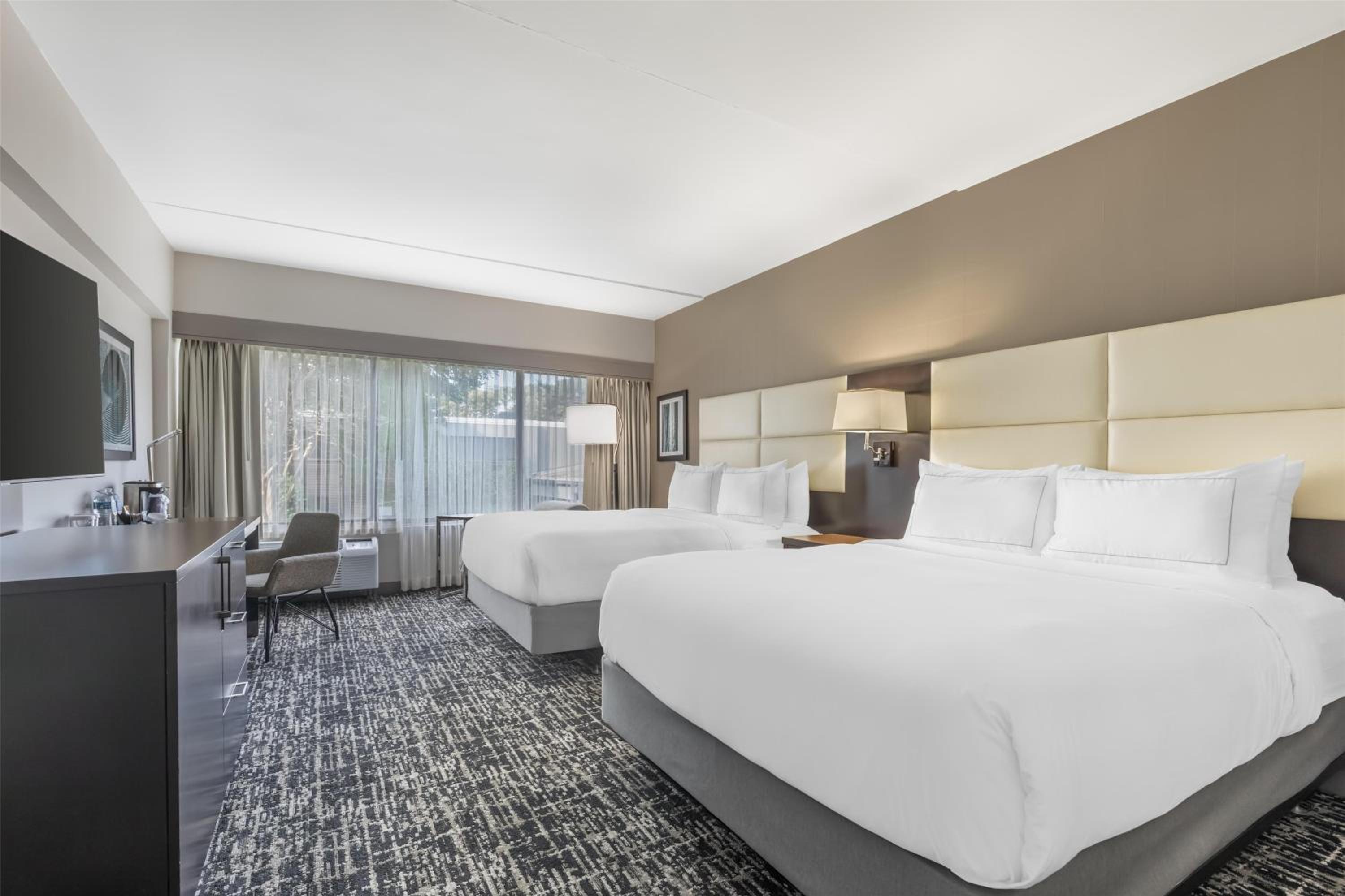 Queen Room with Two Queen Beds and Roll-In Shower - Mobility and Hearing Access/Non-Smoking - Photo 4