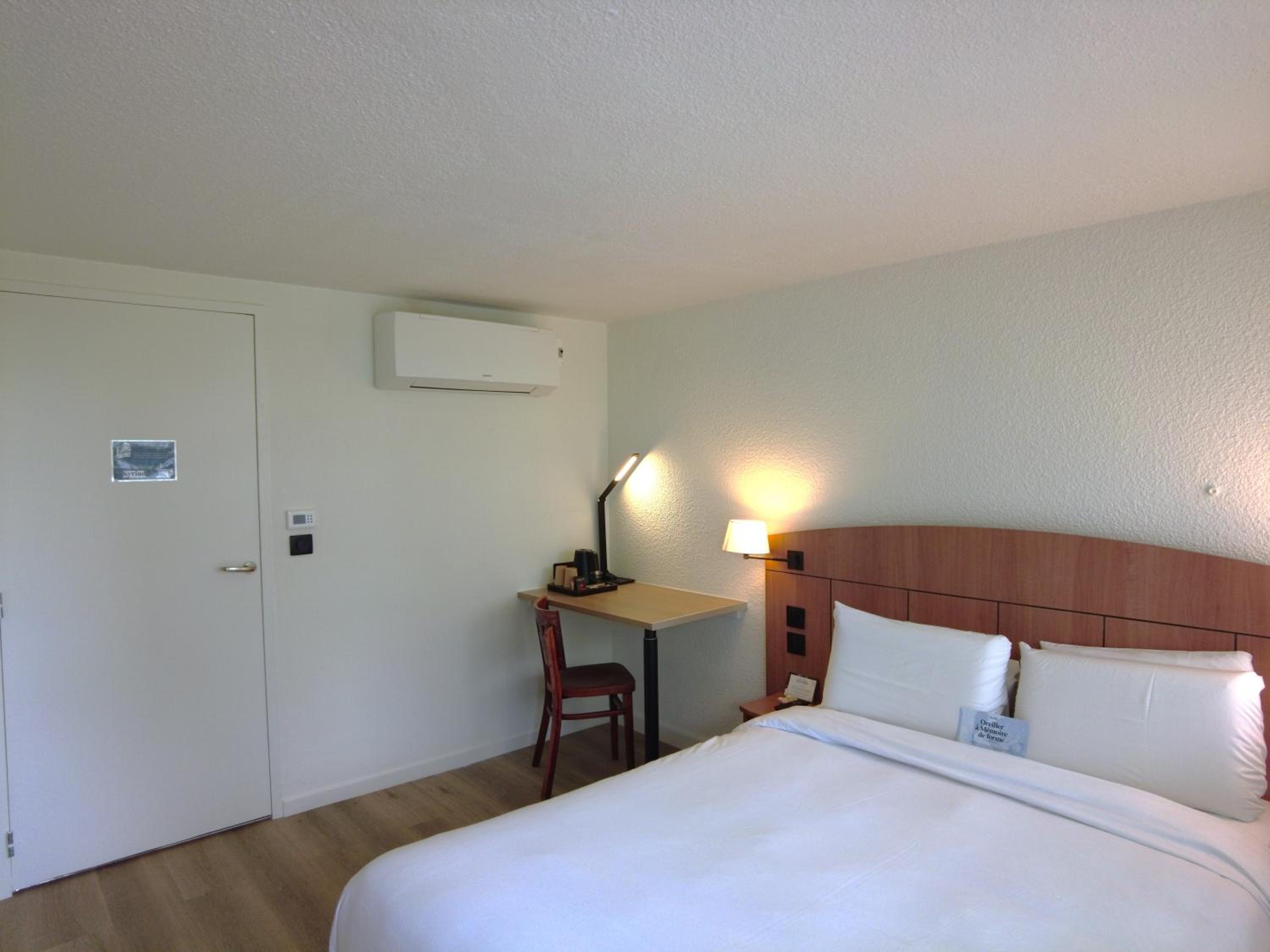 Accessible Room - 1 Double Bed - Photo 2