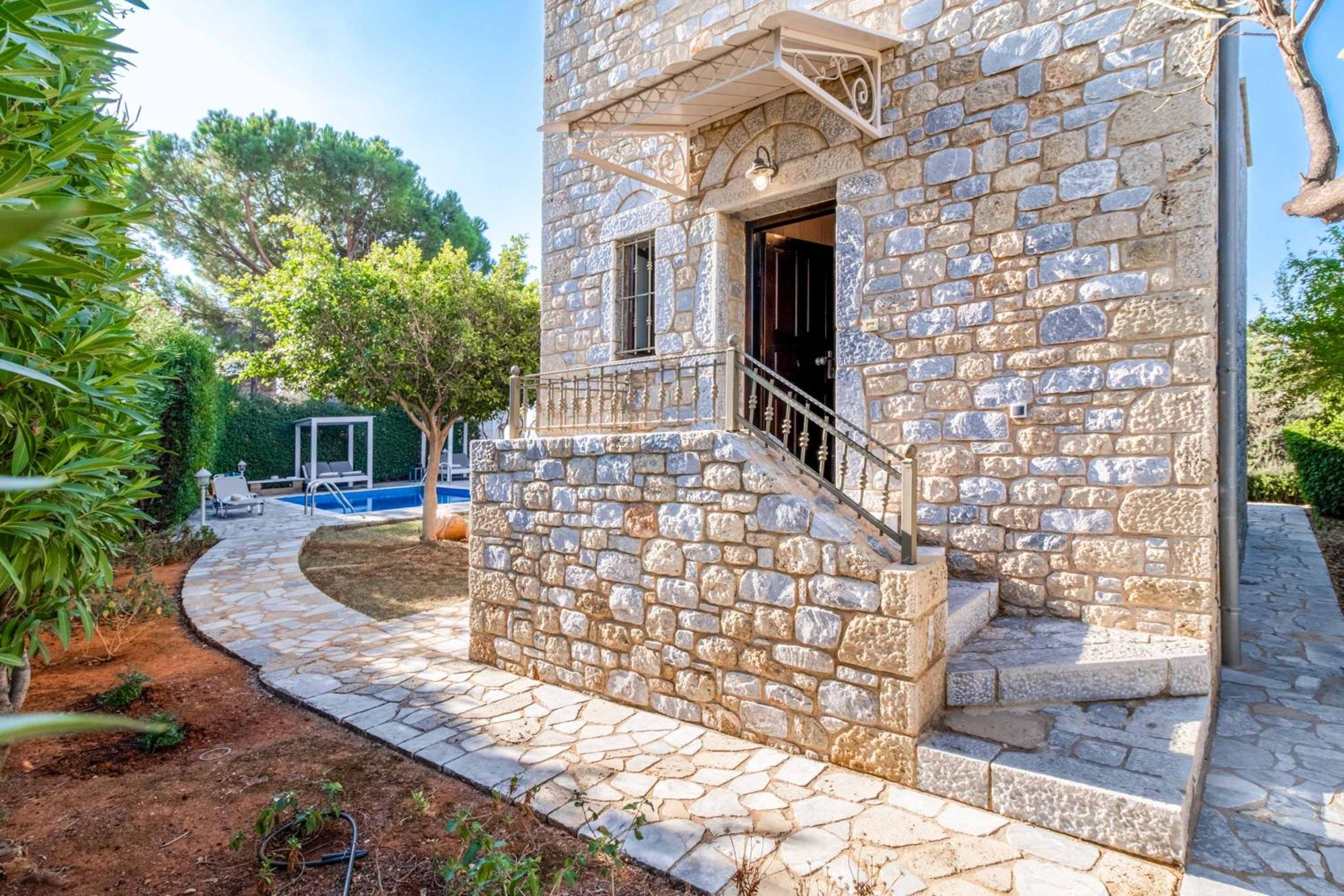 Villa photo 1