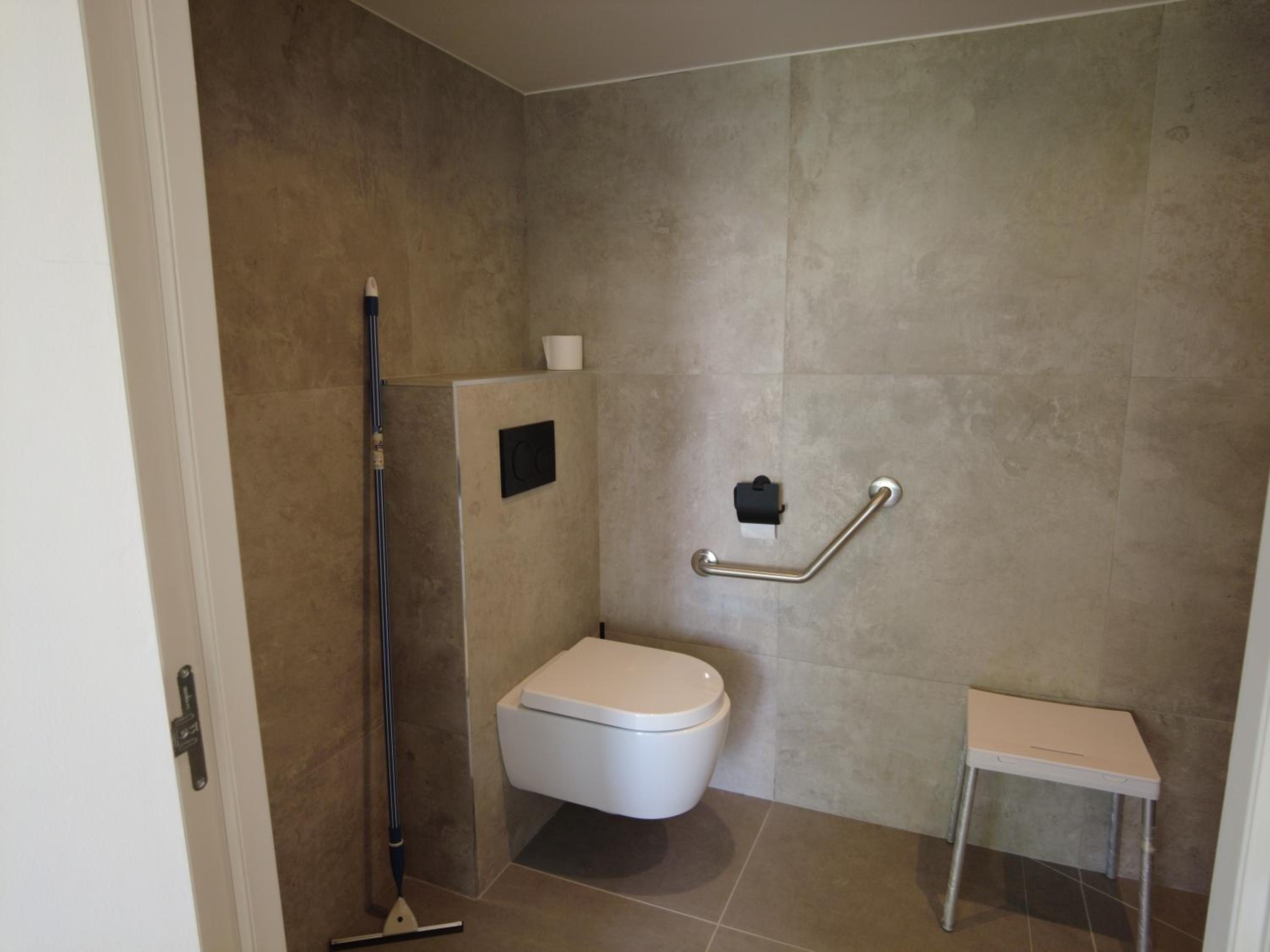 Accessible Room - 1 Double Bed - Photo 4