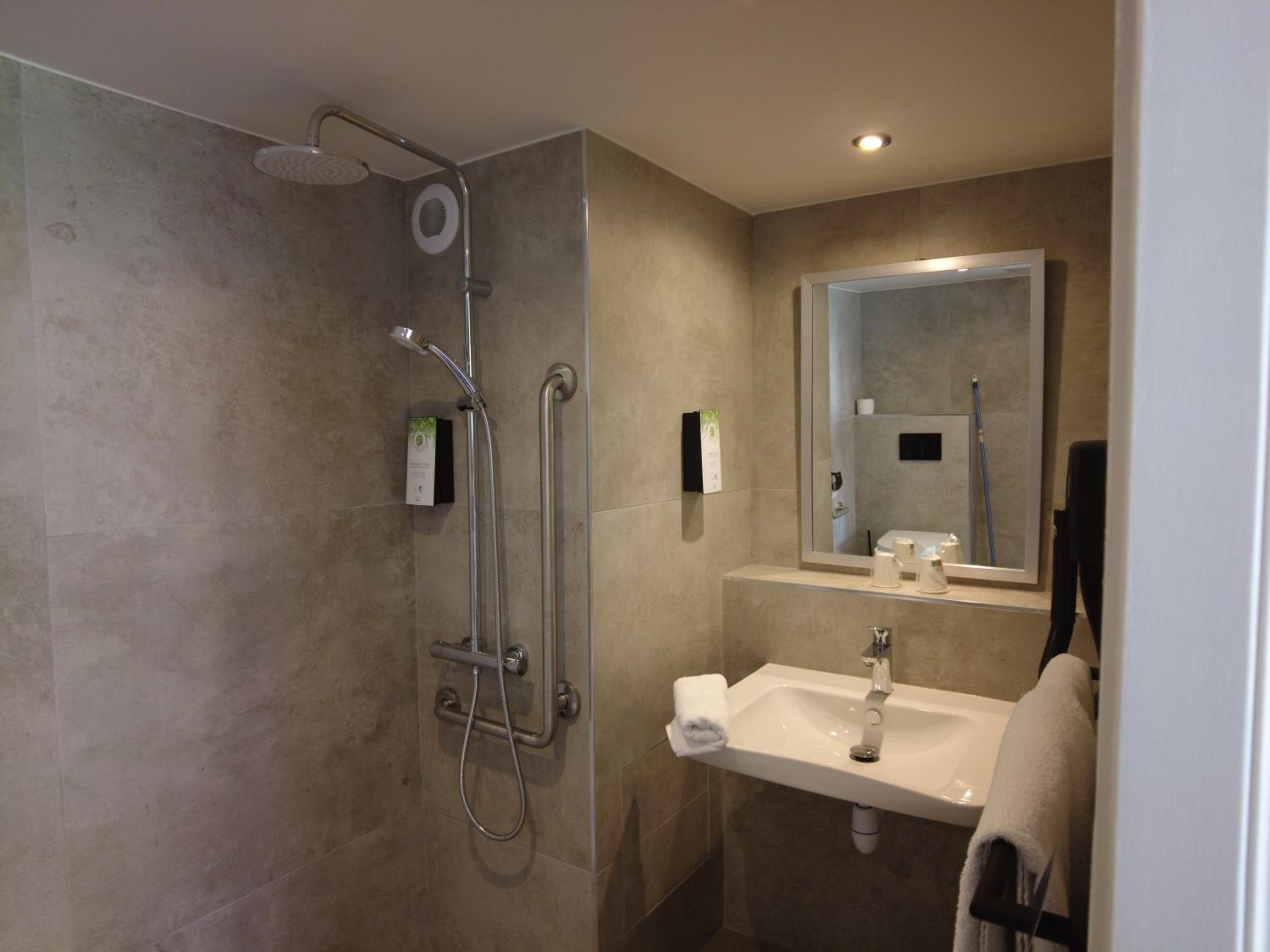 Accessible Room - 1 Double Bed - Photo 3