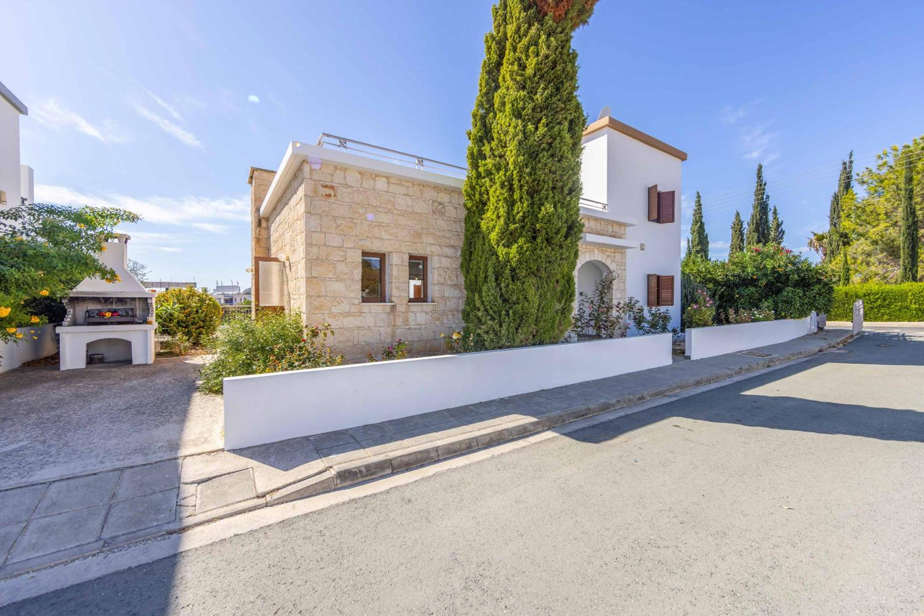 Villa photo 2