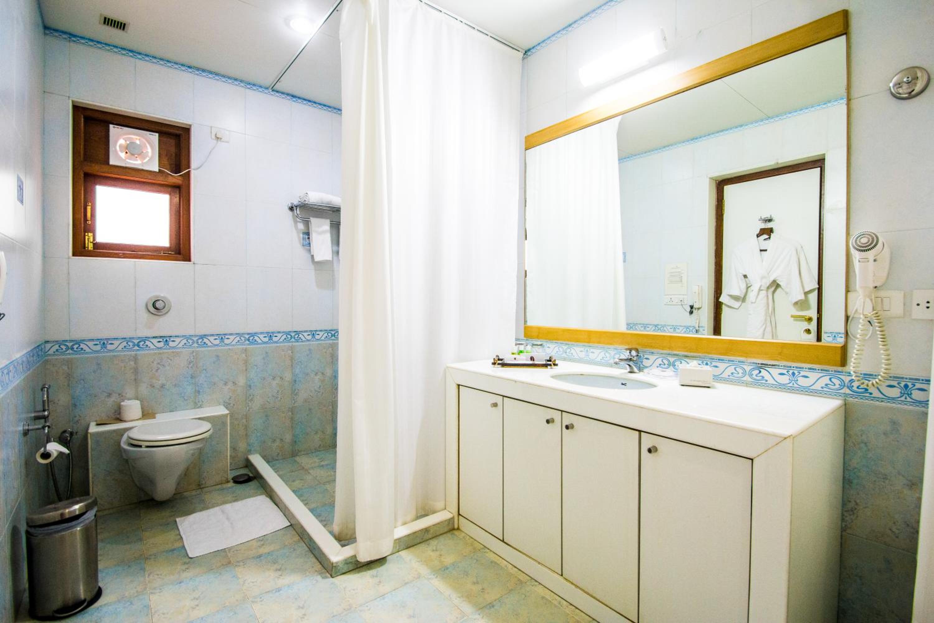 Superior Double or Twin Room (Complimentary welcome drink on arrival ) - Photo 9