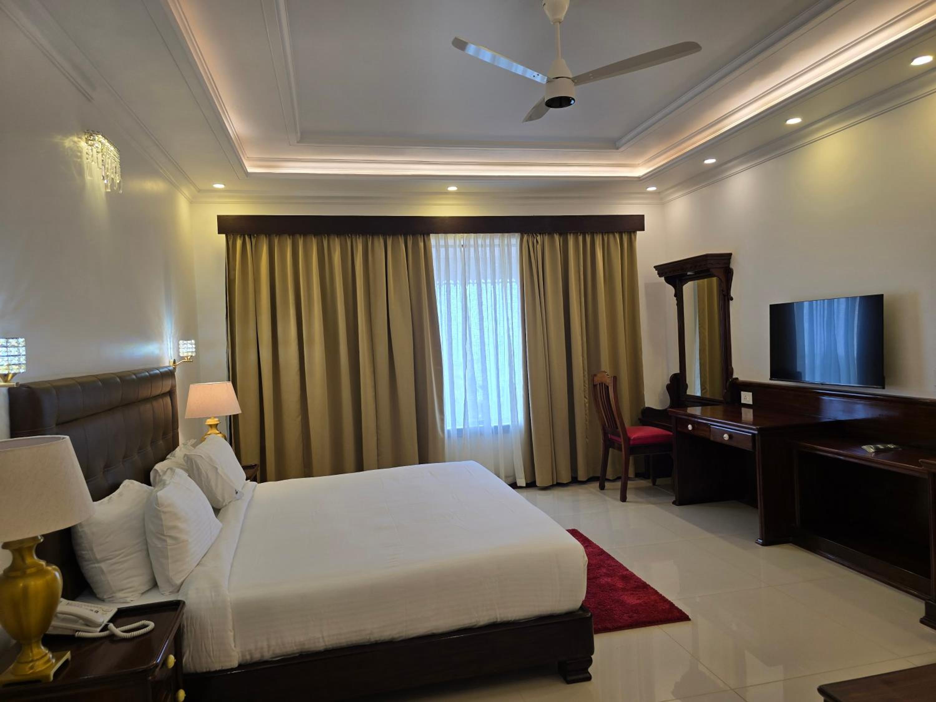 Deluxe Double Room with Side Sea View