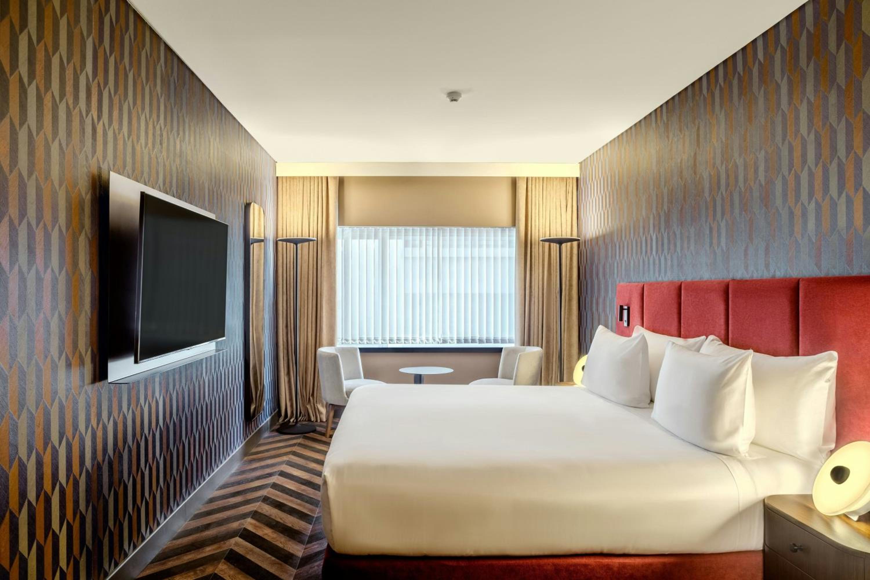 Executive King Room with One King Bed