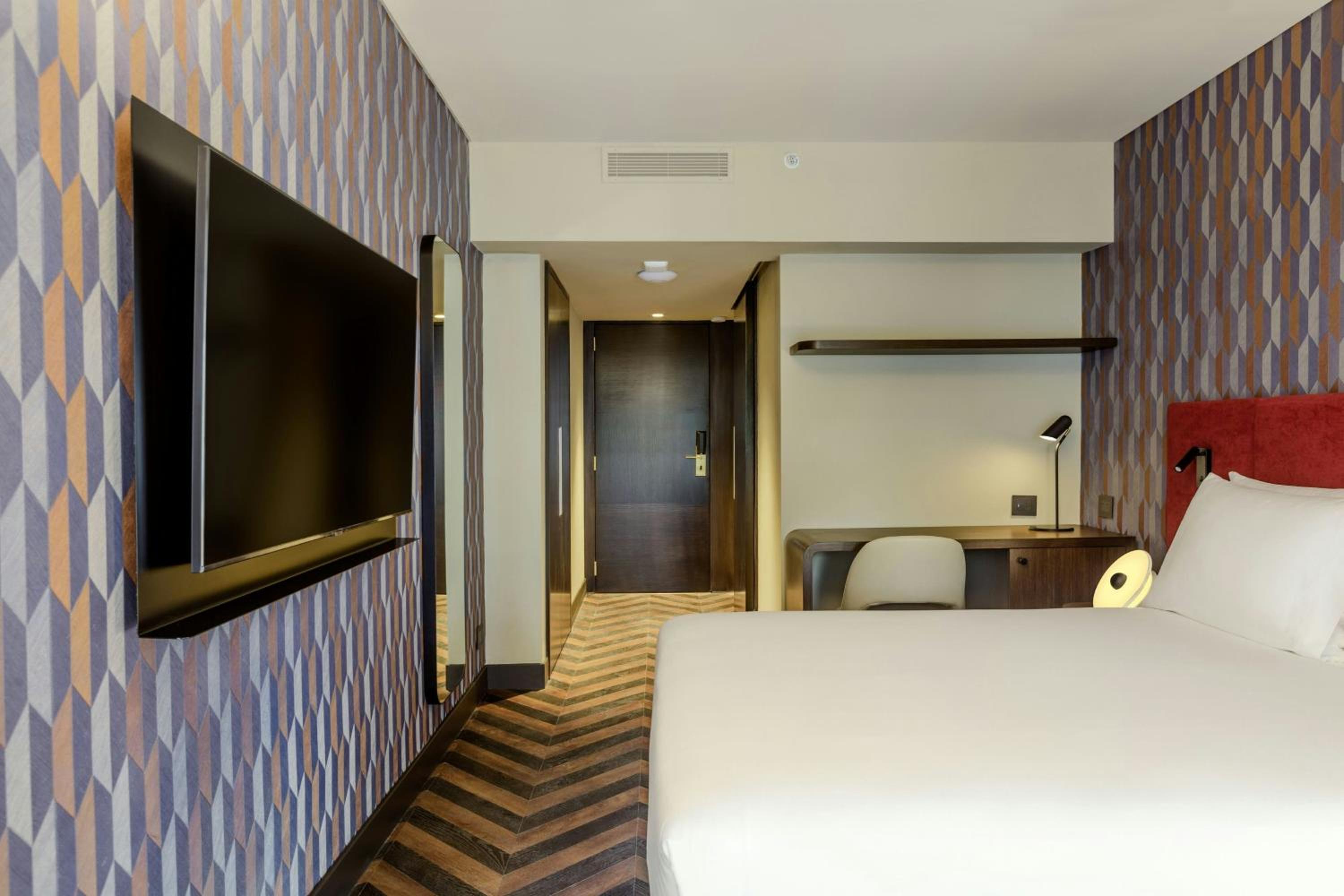 Executive King Room with One King Bed