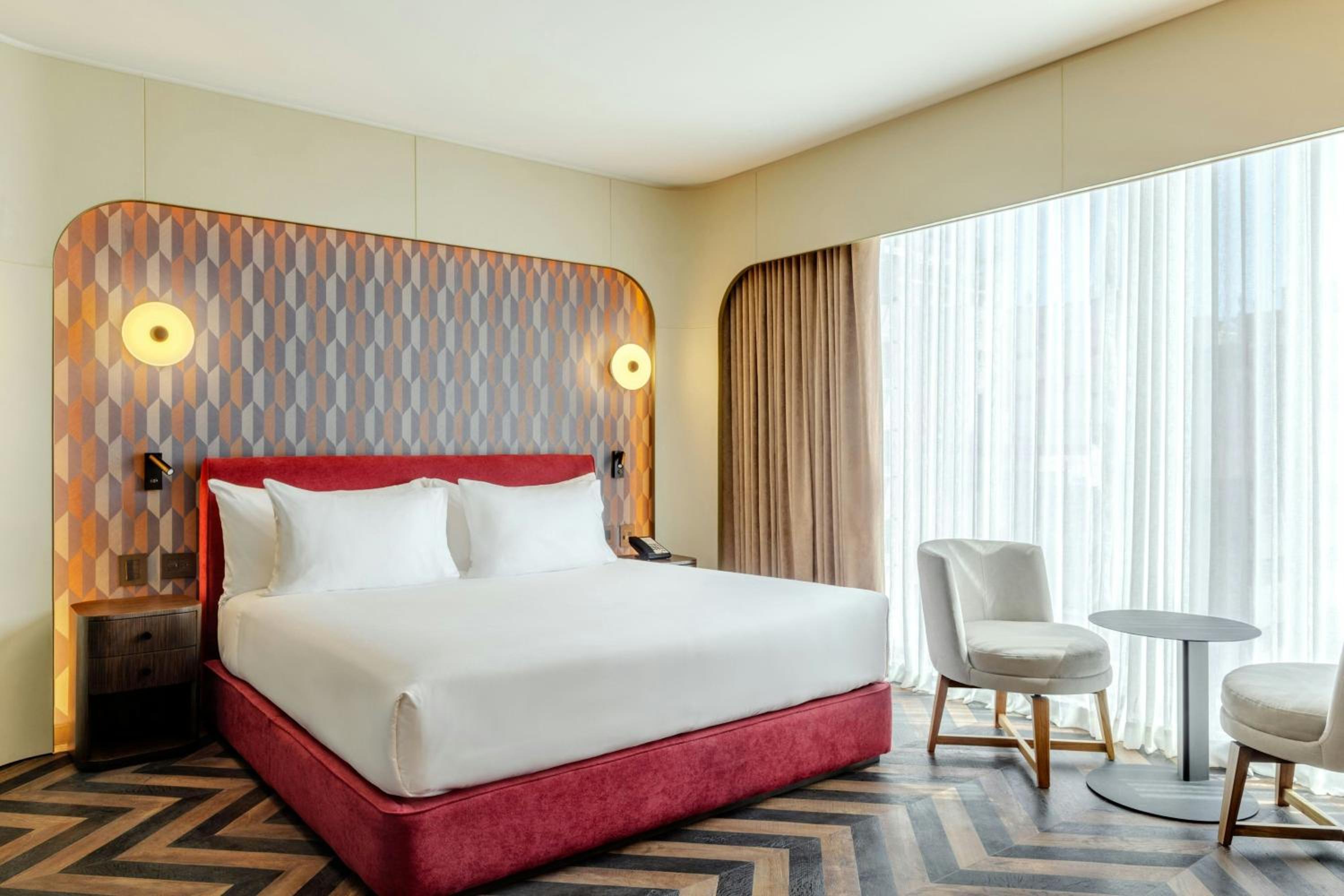 Executive King Room thumbnail 5