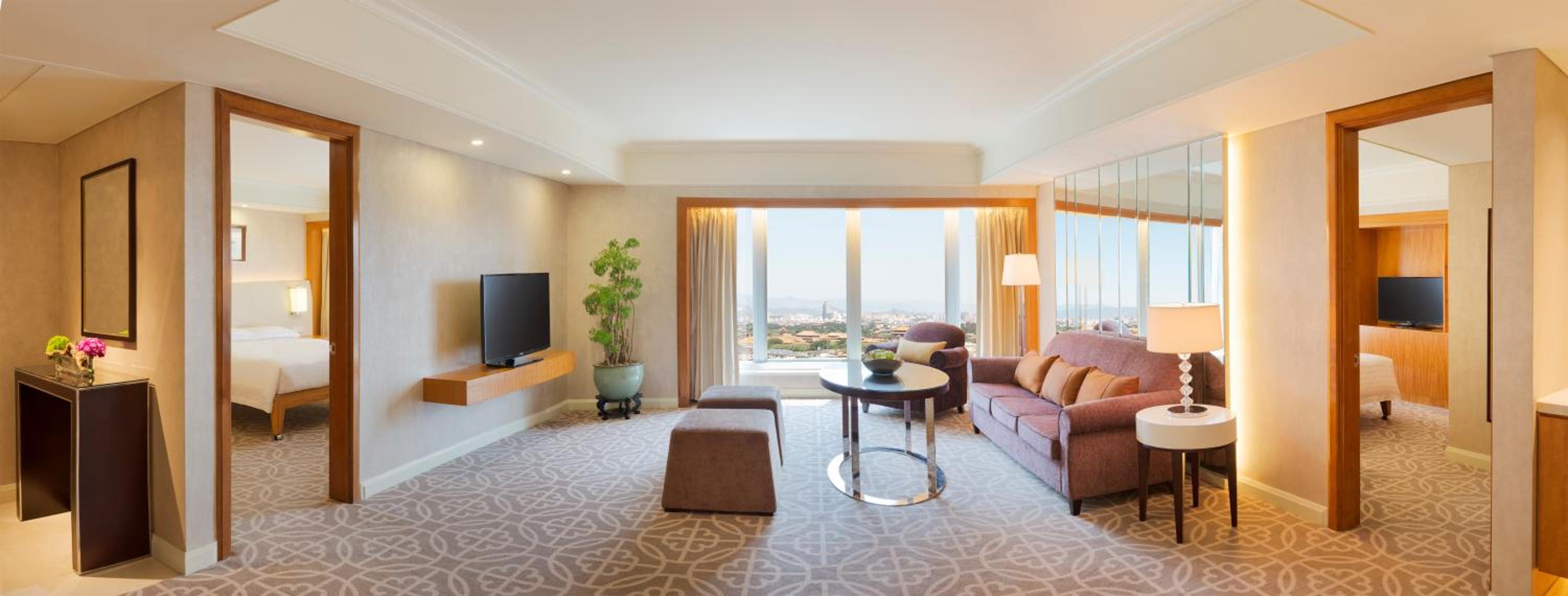 Two-Bedroom Family Suite, 1 King Bed & 2 Twin Beds - Photo 3