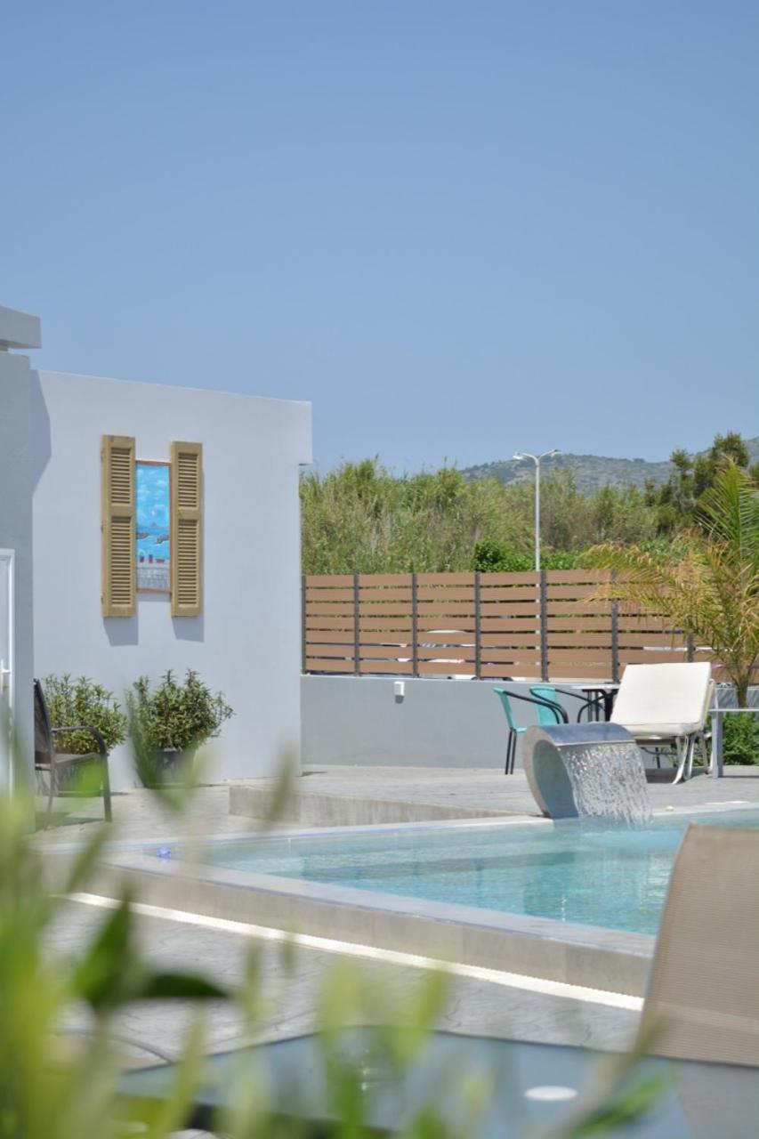 Twin Room with Pool View photo 3