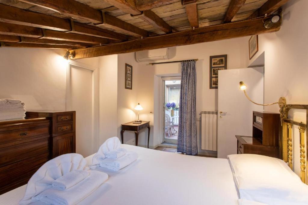 One-Bedroom Apartment with Balcony photo 1