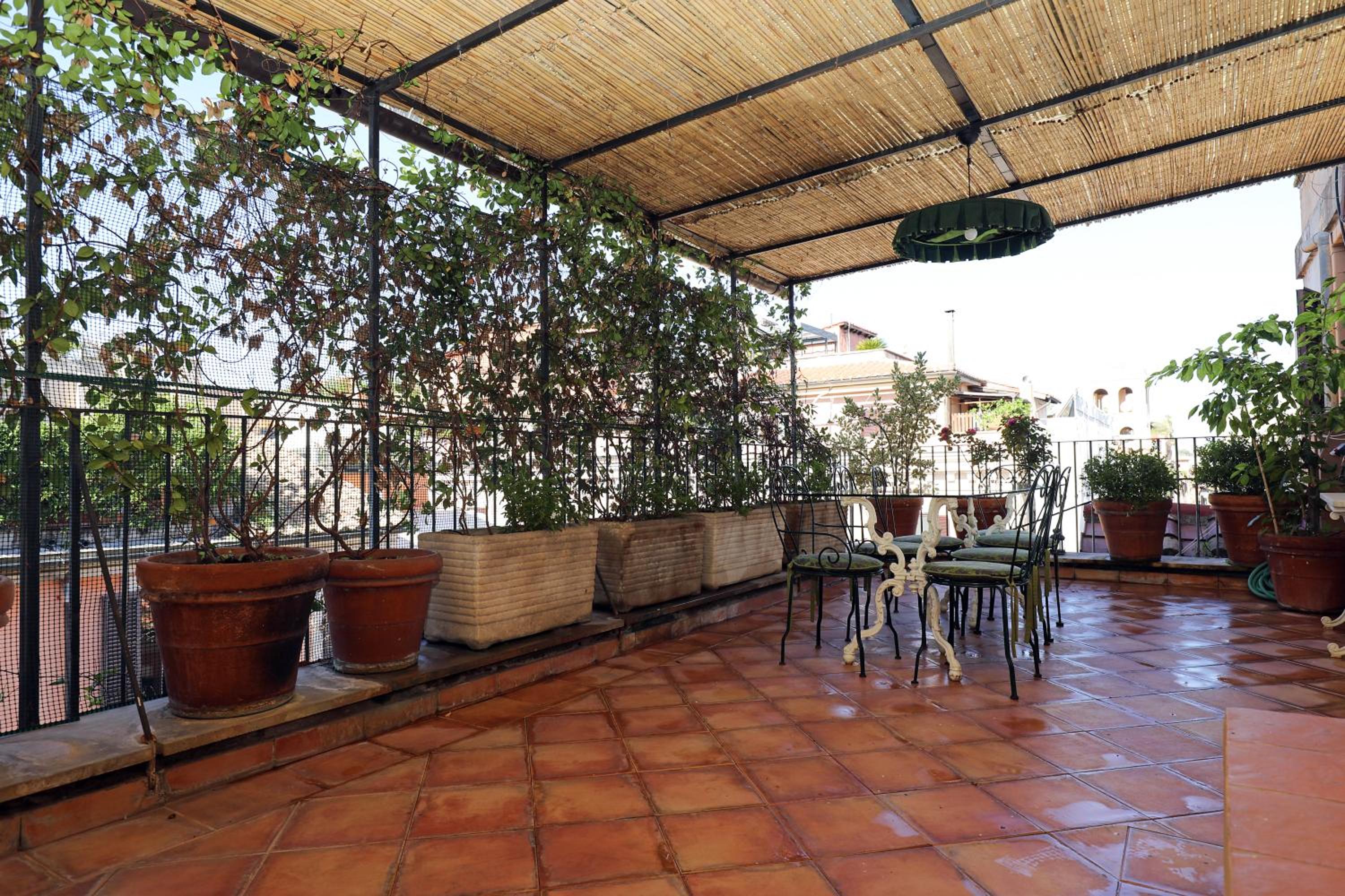 Three-Bedroom Apartment with View photo 3
