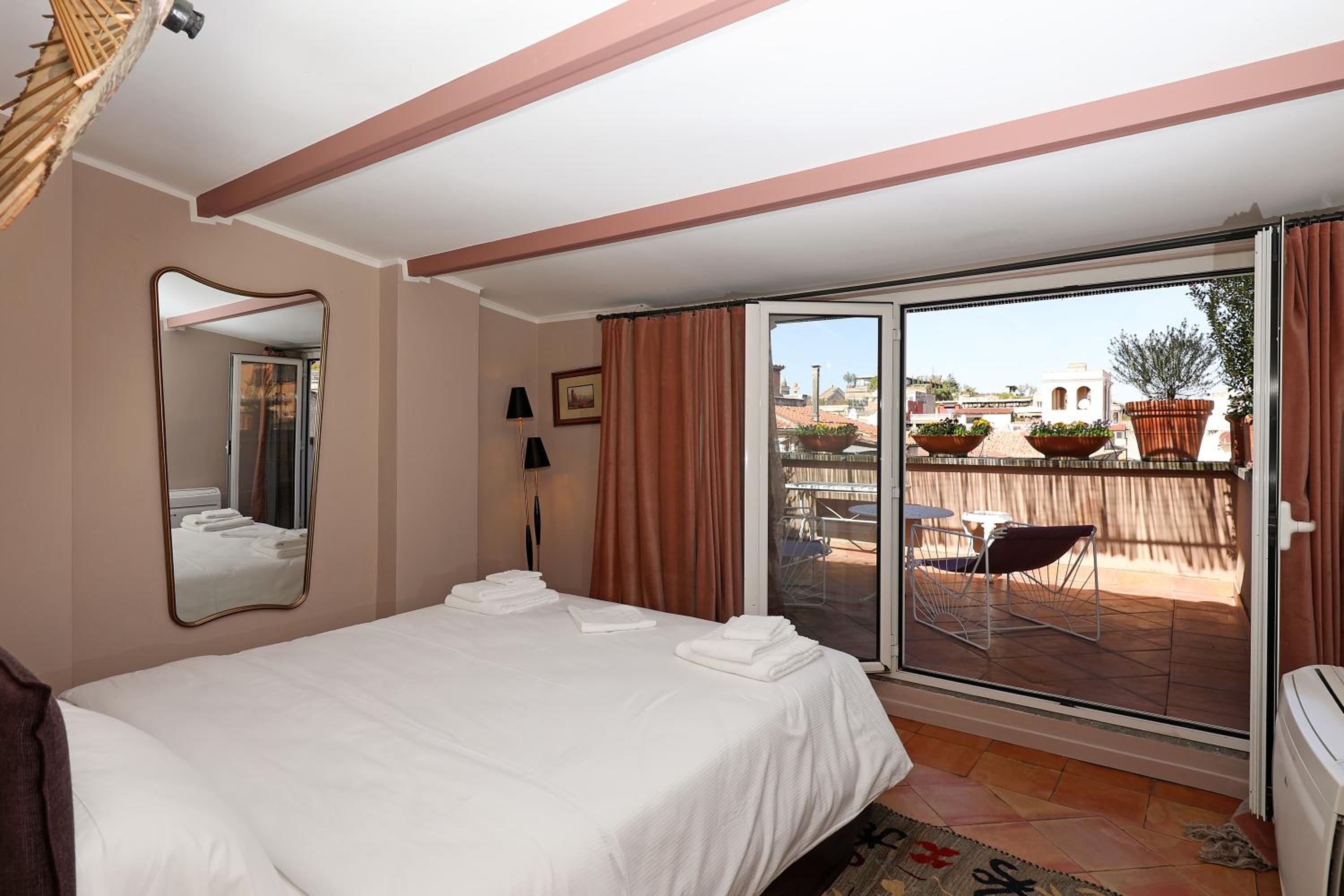 Three-Bedroom Apartment with View photo 1