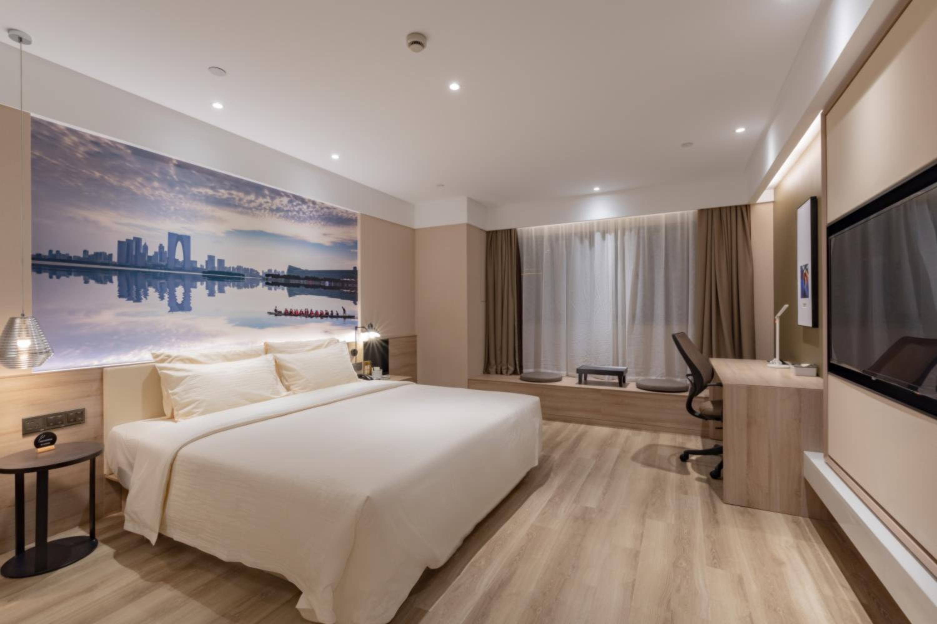 Deluxe Queen Room