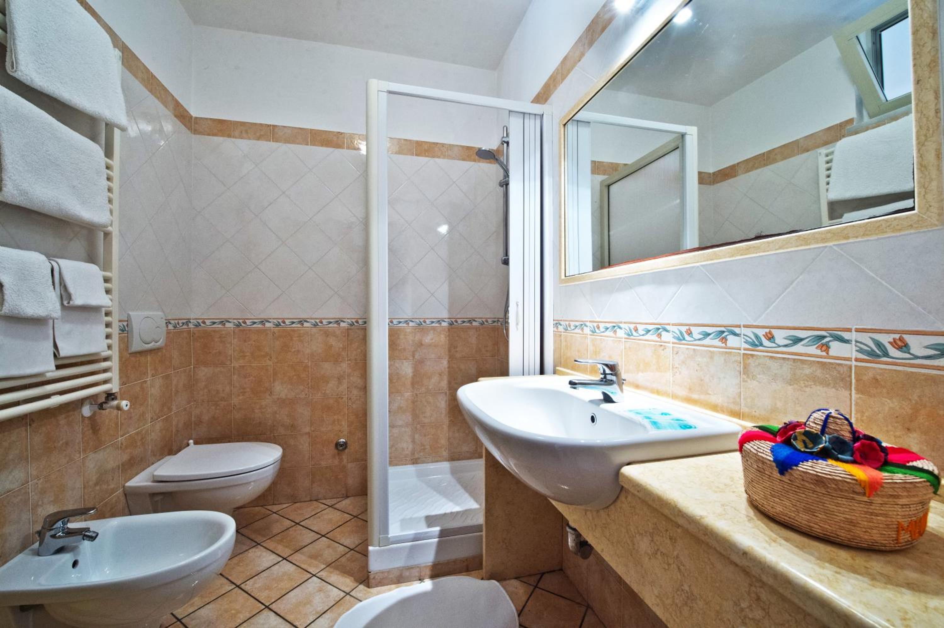 Double Room - Photo 8