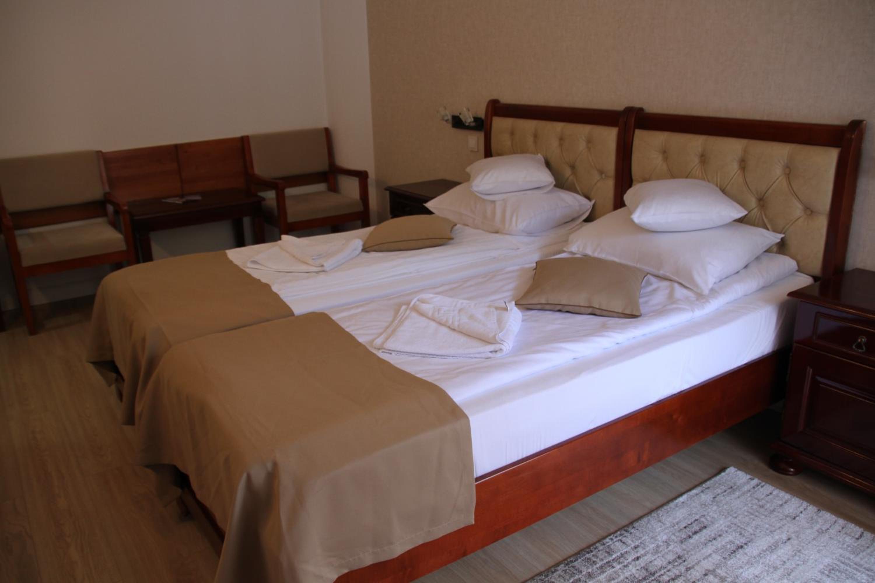 Economy Twin Room photo 2