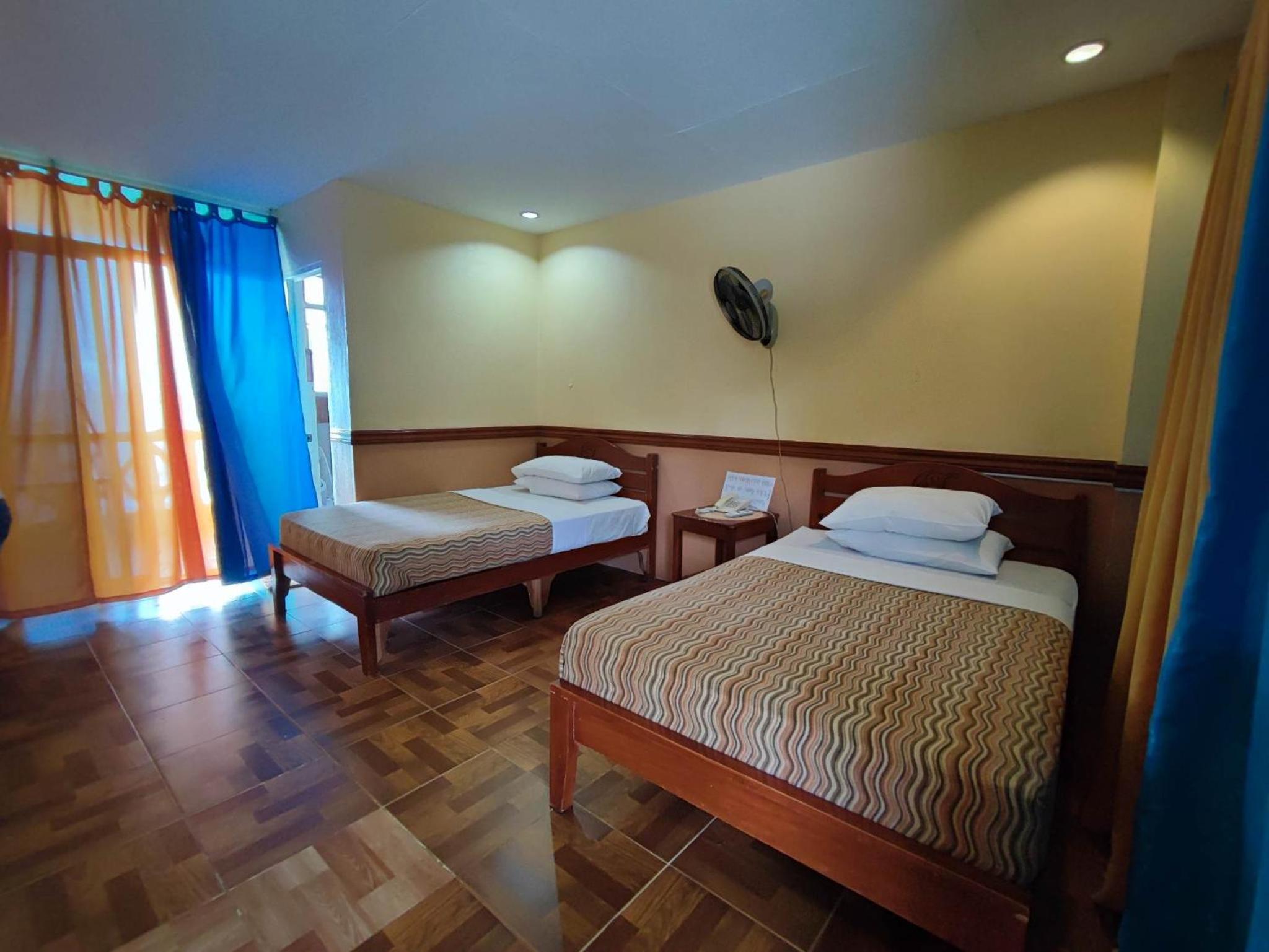 Deluxe Triple Room with Sea View photo 3
