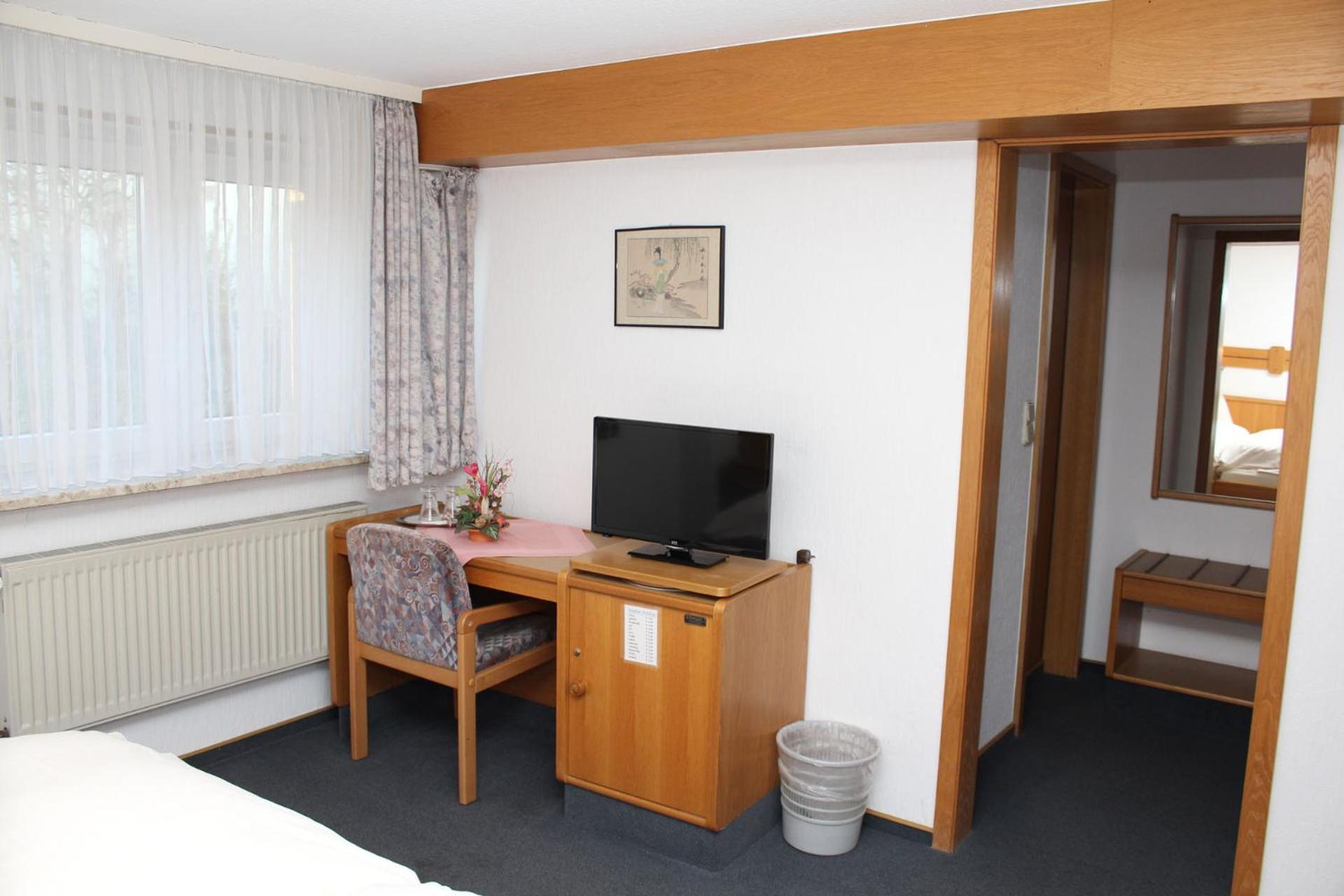 Double Room with Private Bathroom - Photo 2
