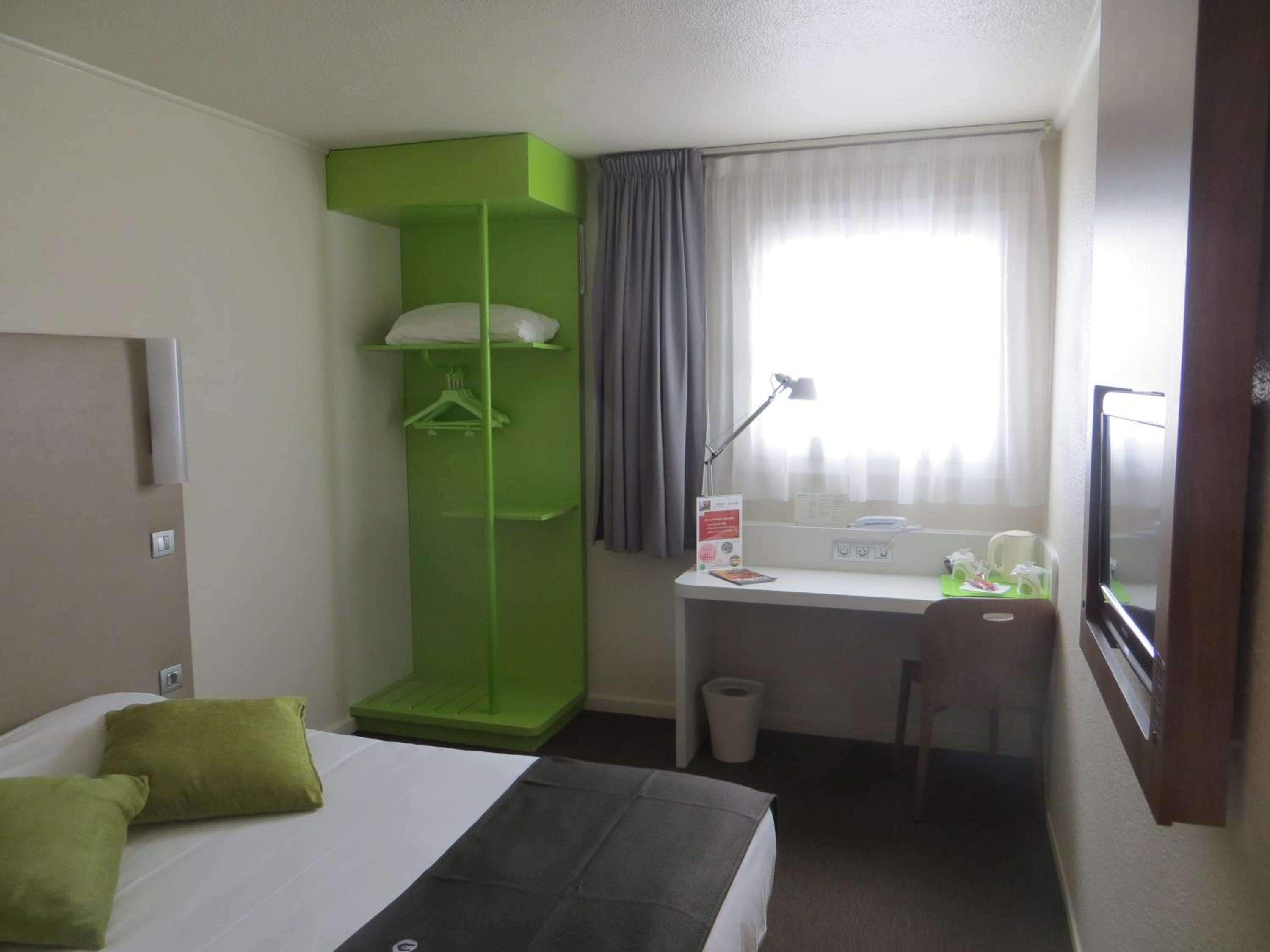 Standard Double Room with One Single Bed - Up to Ten Years