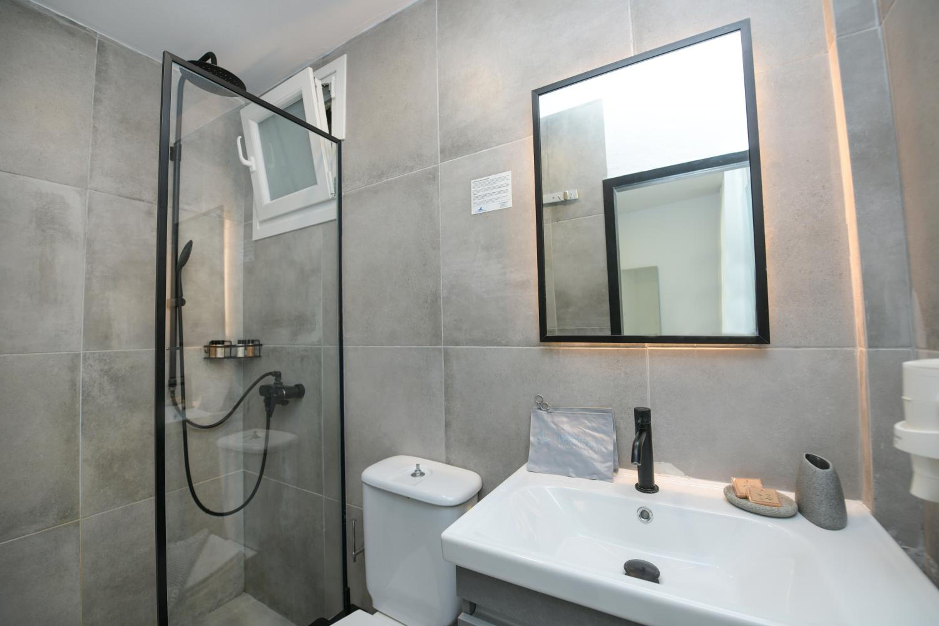 Quadruple Room - Photo 3