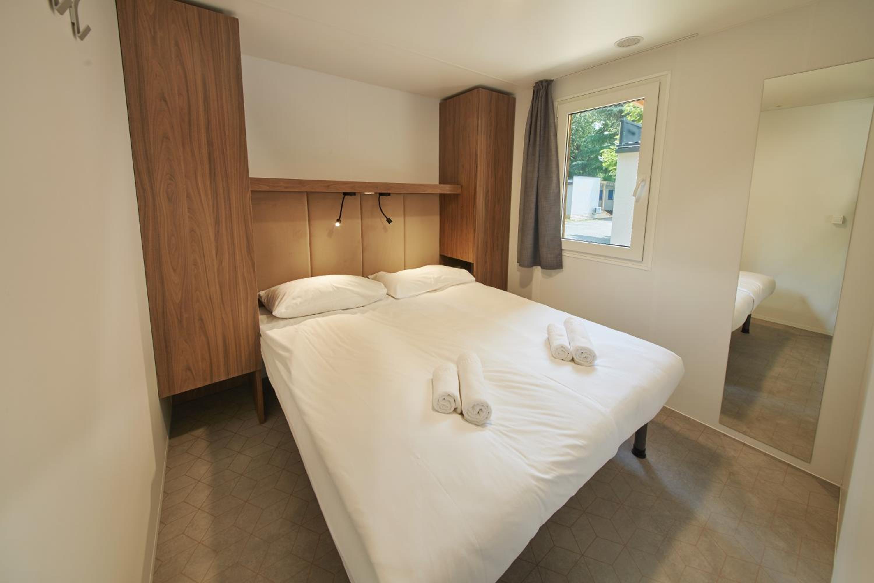 Family Mobile Home with Terrace - Photo 3