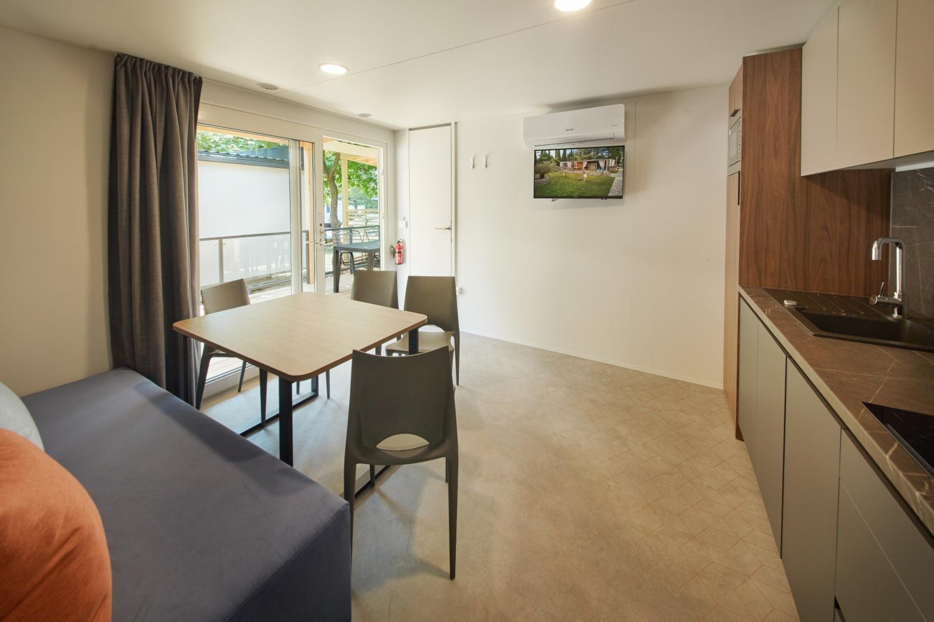 Family Mobile Home with Terrace - Photo 5