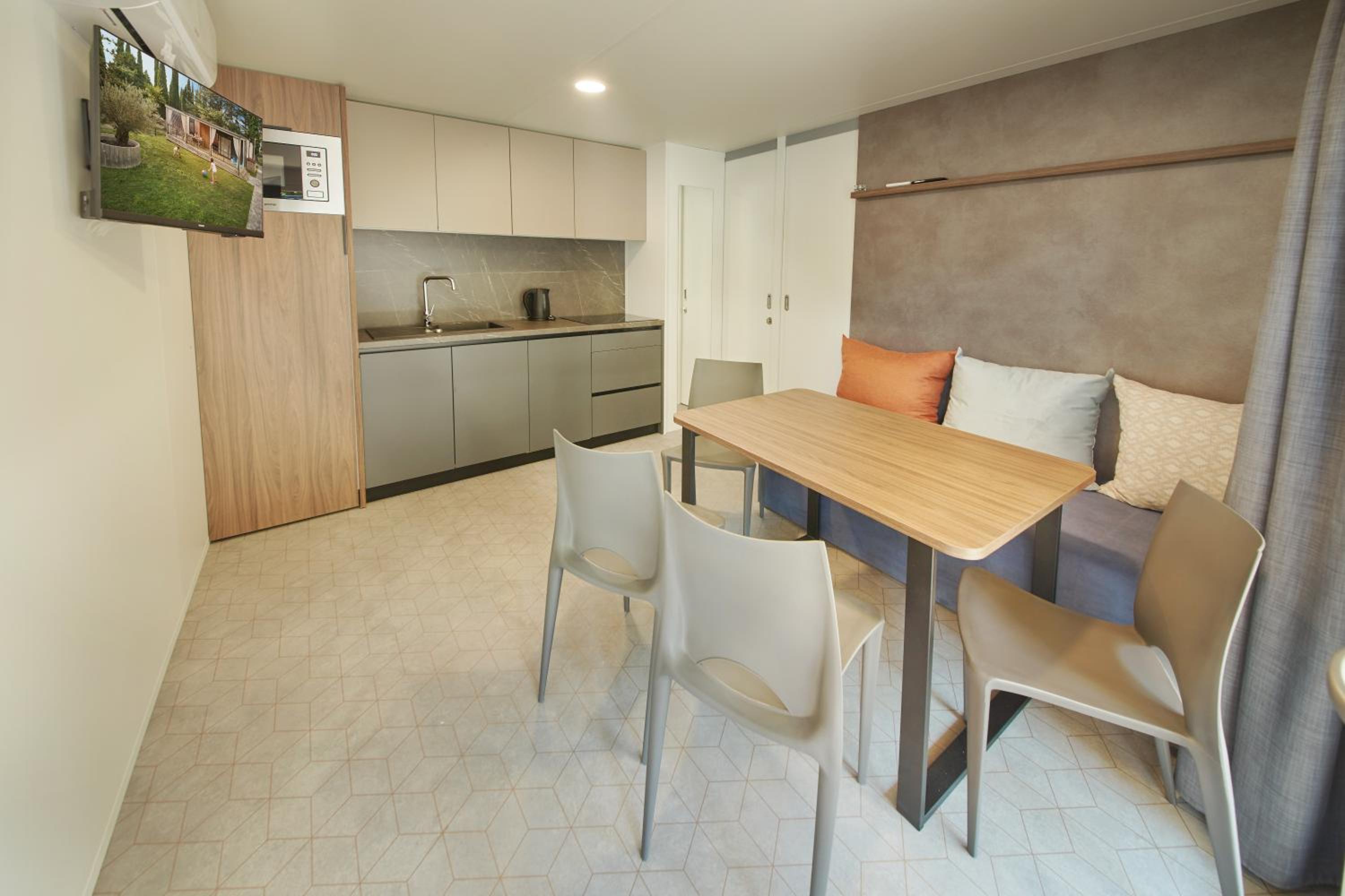 Family Mobile Home with Terrace - Photo 6
