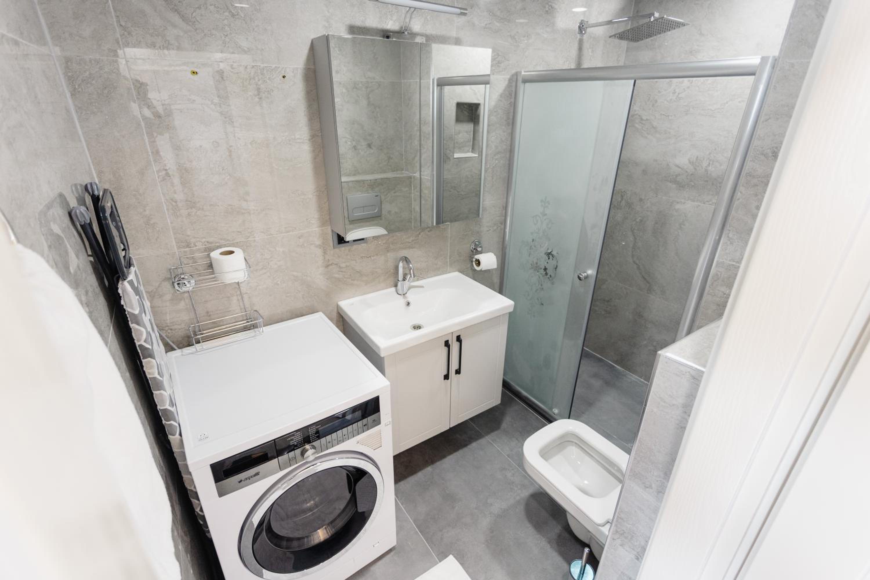 Deluxe Double Room (2 Adults + 1 Child) photo 3