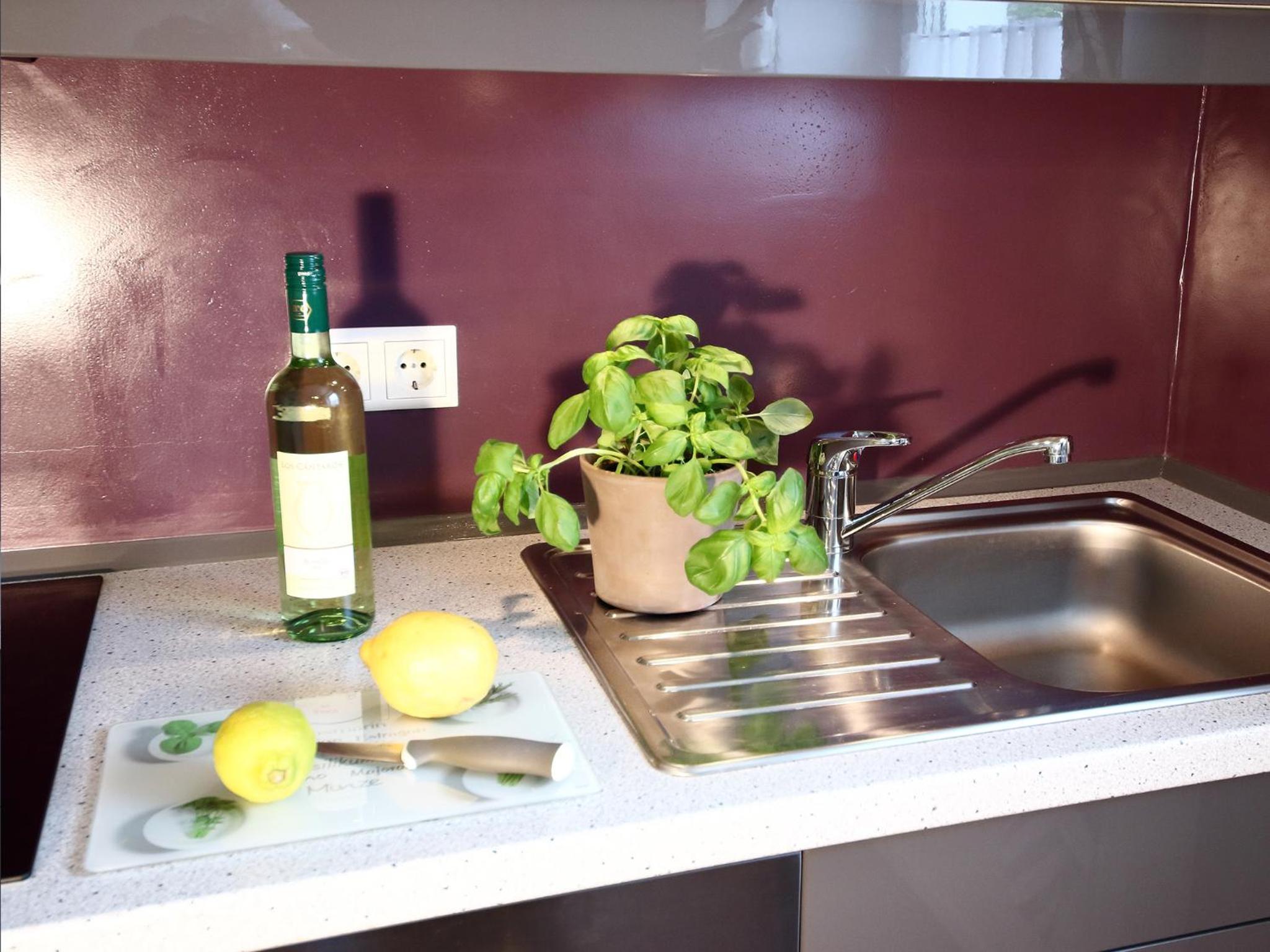 Apartment with Terrace - Photo 4