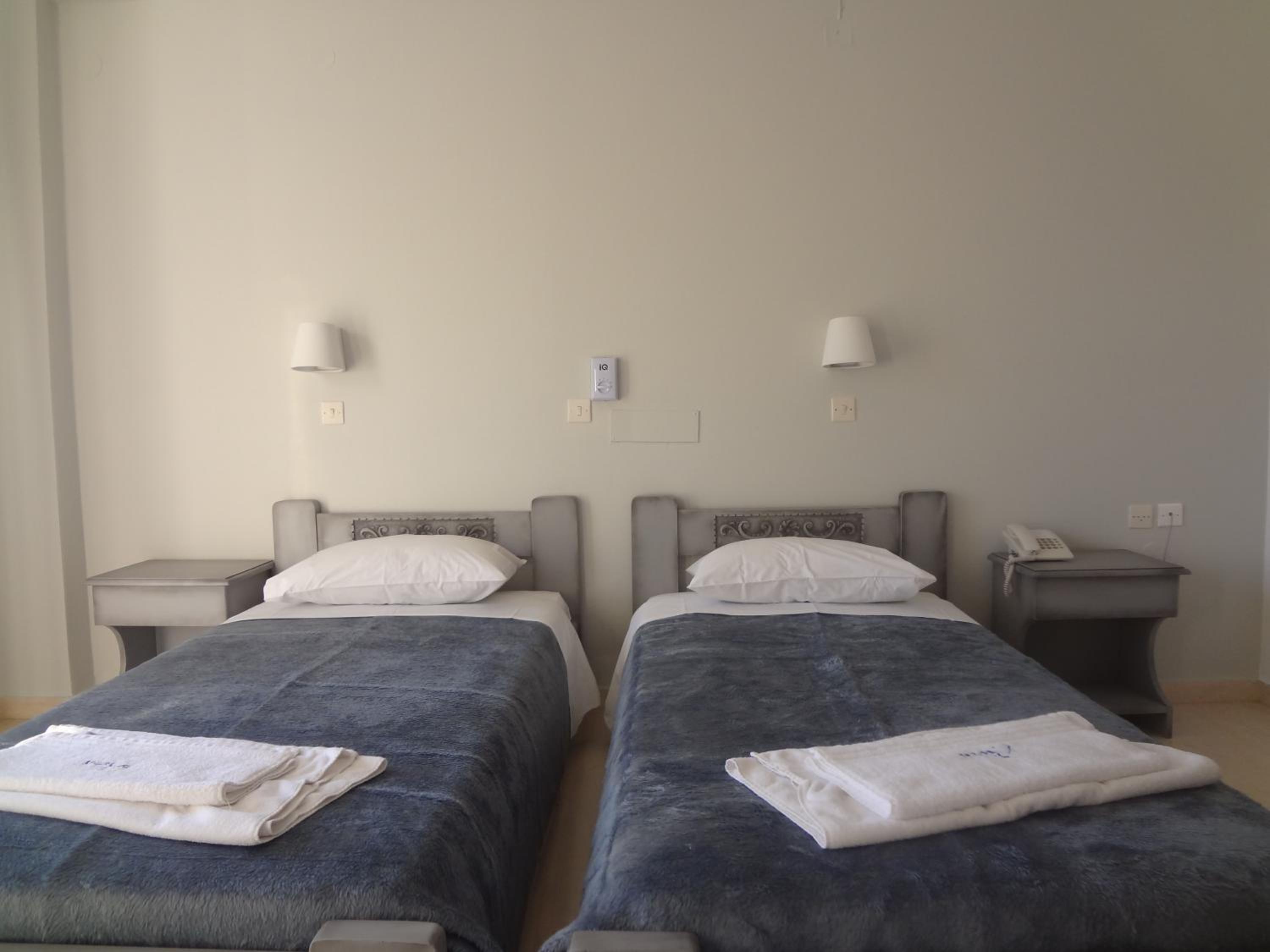 Double or Twin Room - Photo 8
